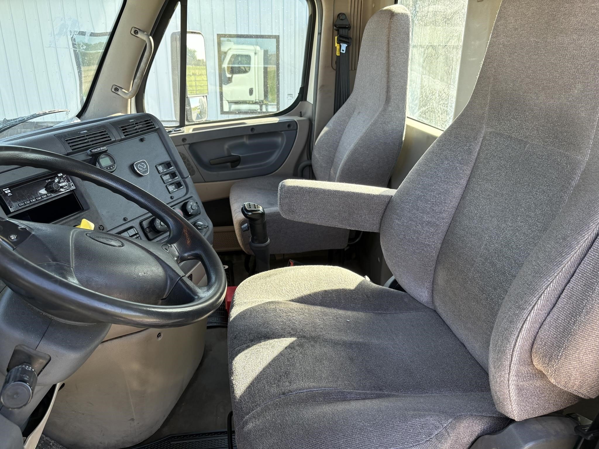 2018 Freightliner Cascadia 125 Semi Trucks/Trailer