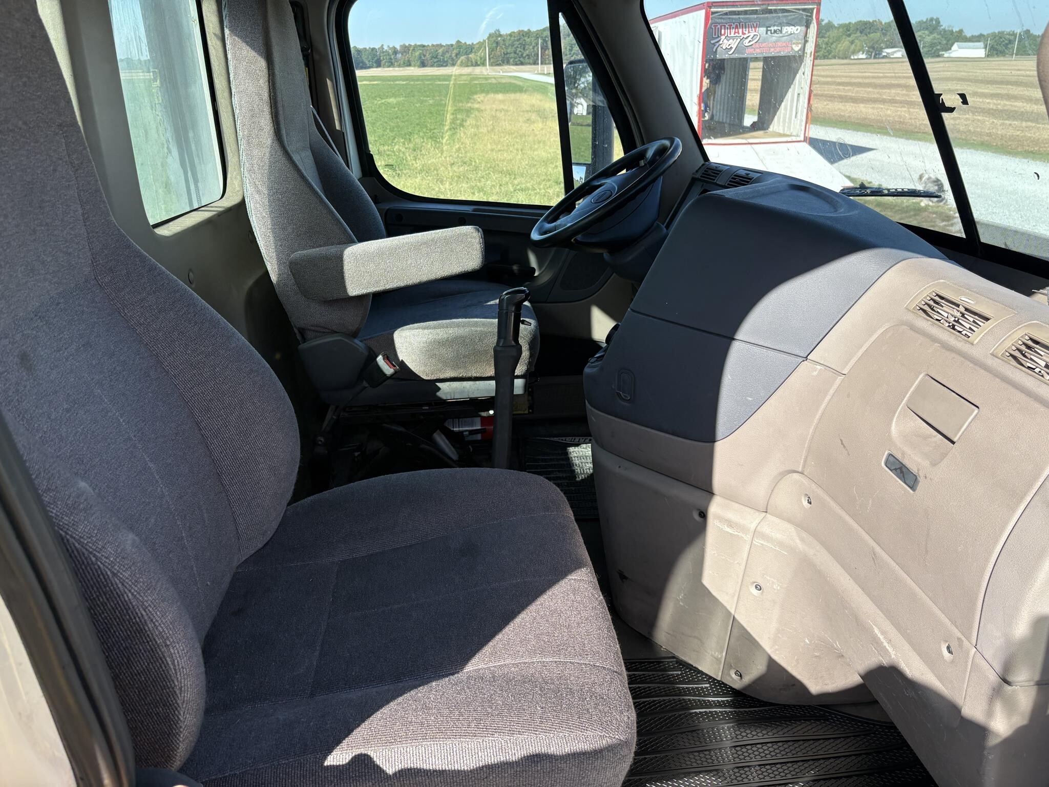 2018 Freightliner Cascadia 125 Semi Trucks/Trailer