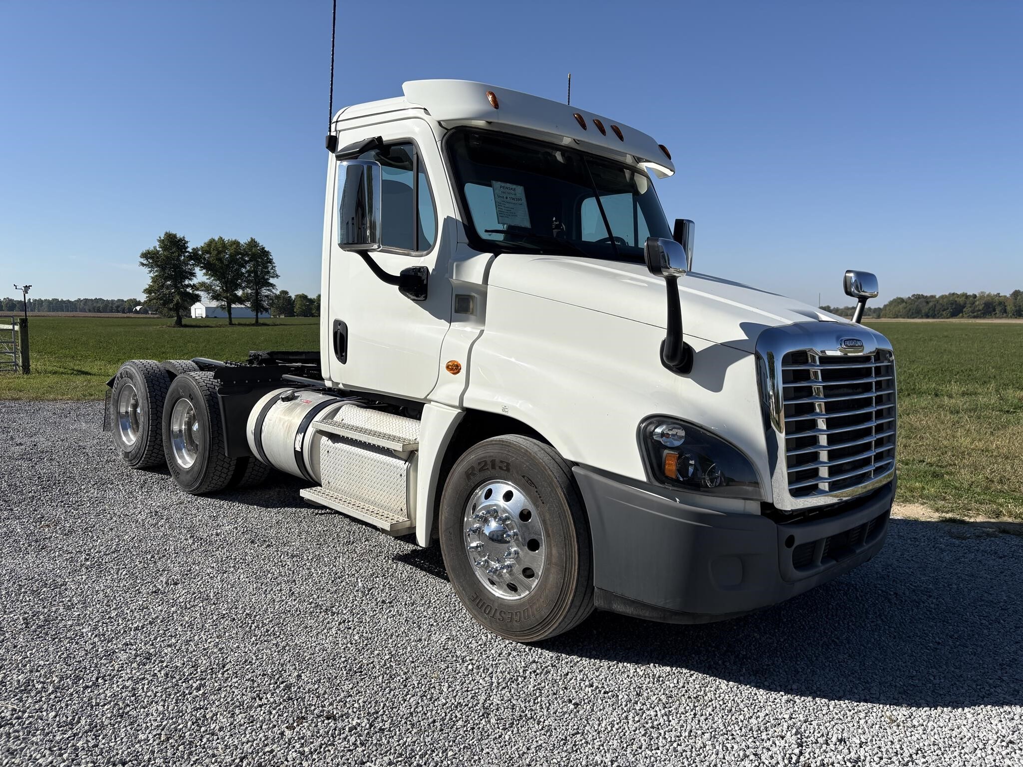 2018 Freightliner Cascadia 125 Semi Trucks/Trailer