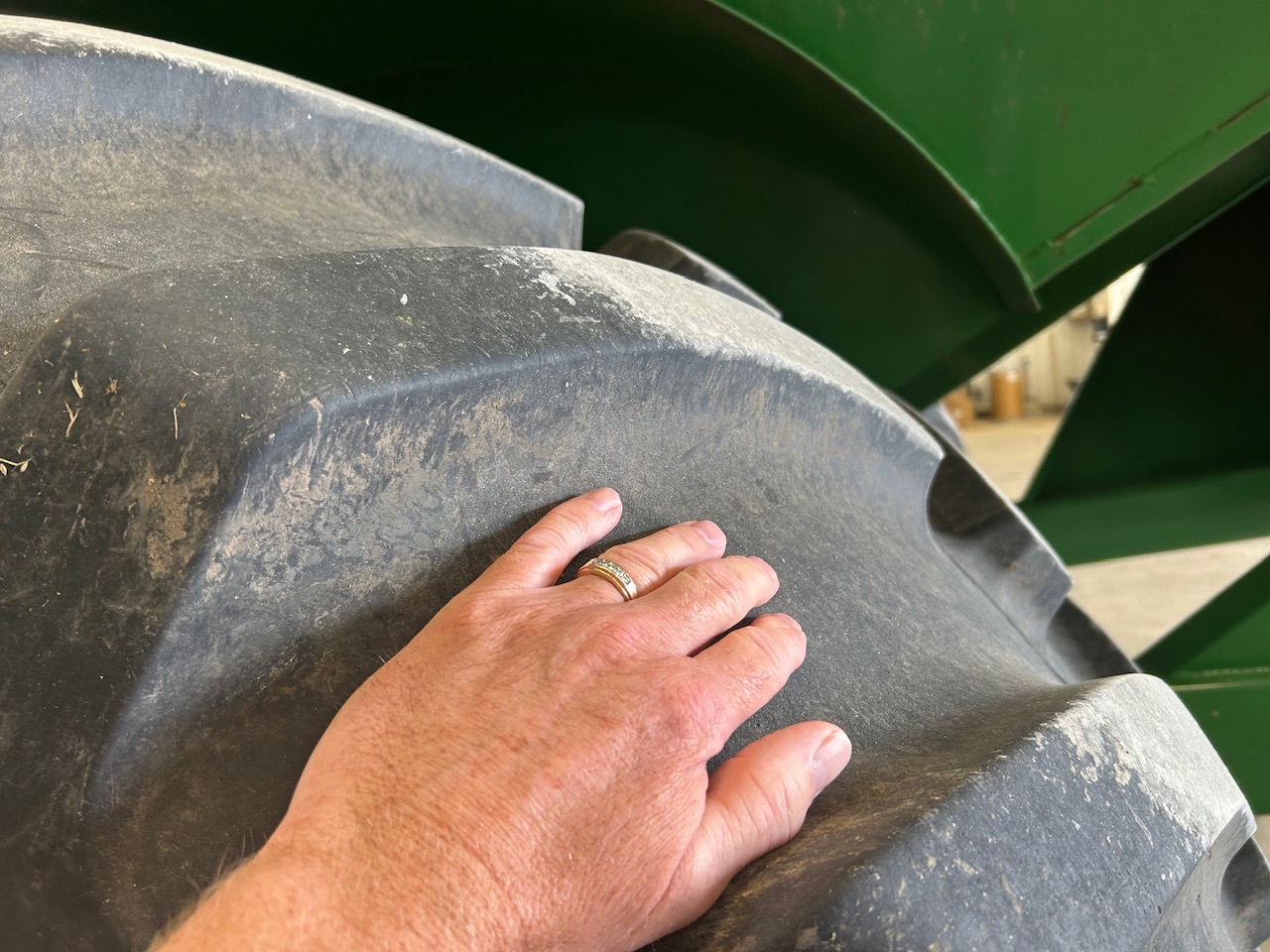2010 J&M 1000-20 Grain Cart