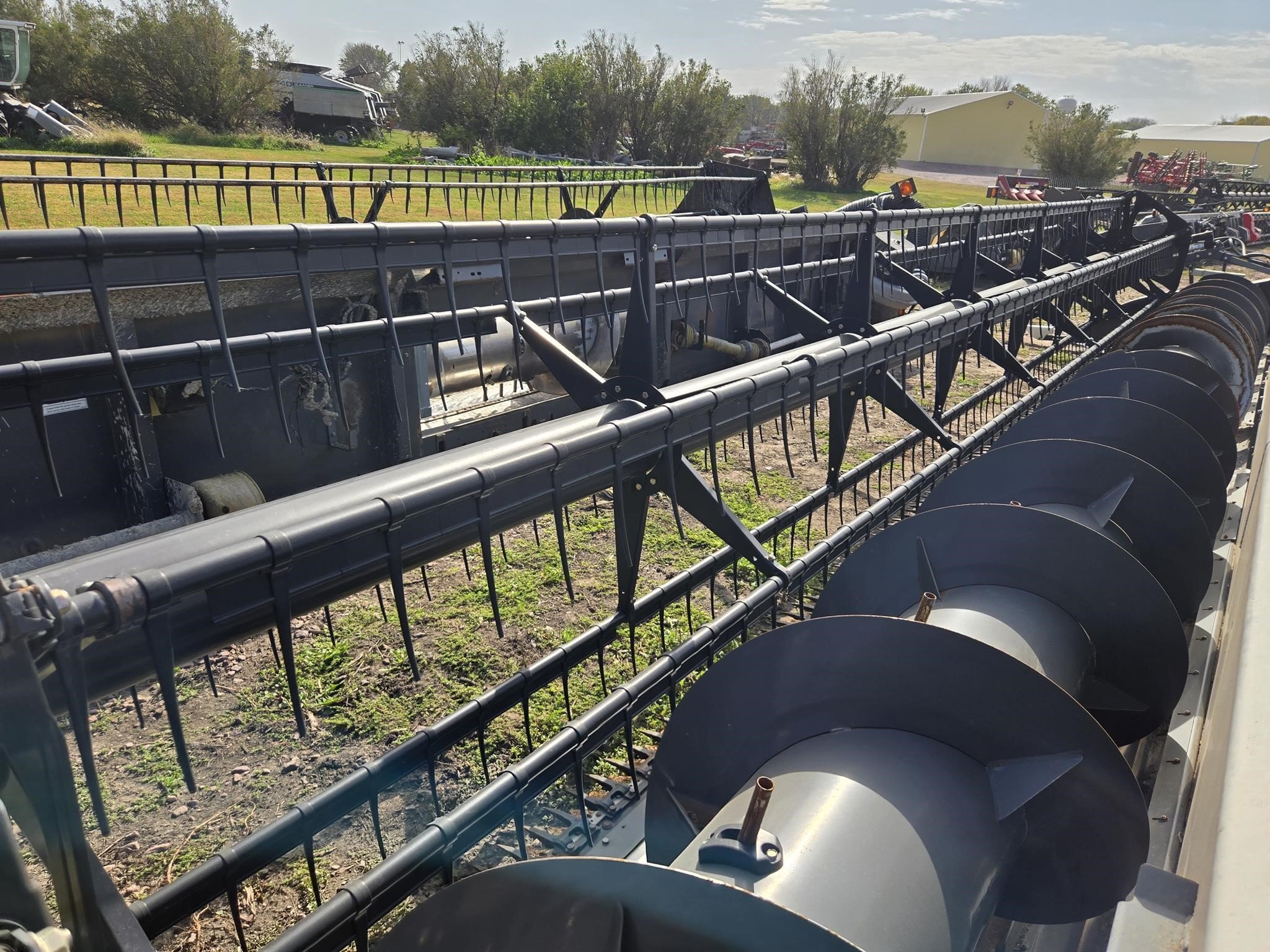 2011 Gleaner 8200 Platform