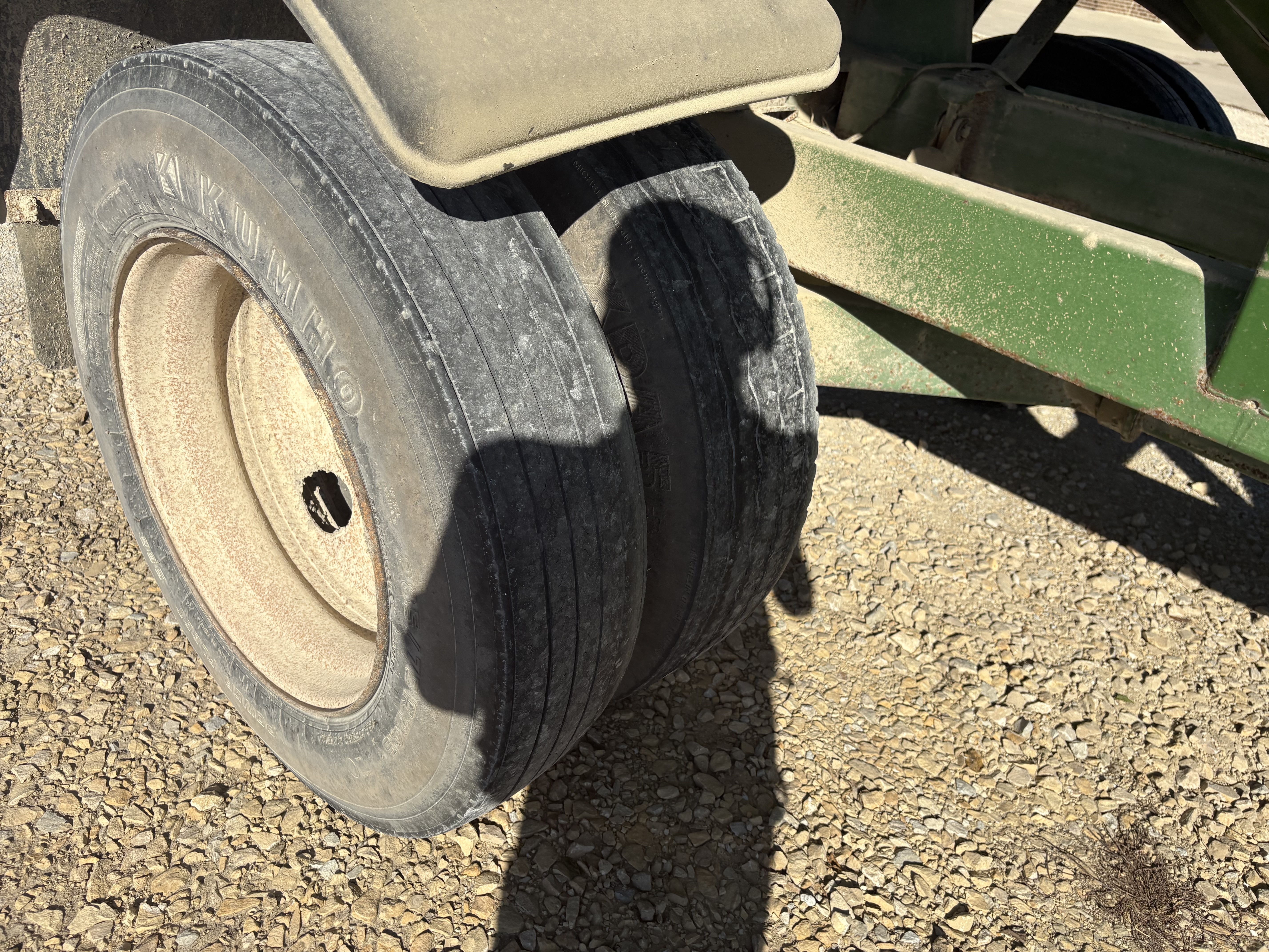 2010 Brent 744 Gravity Wagon