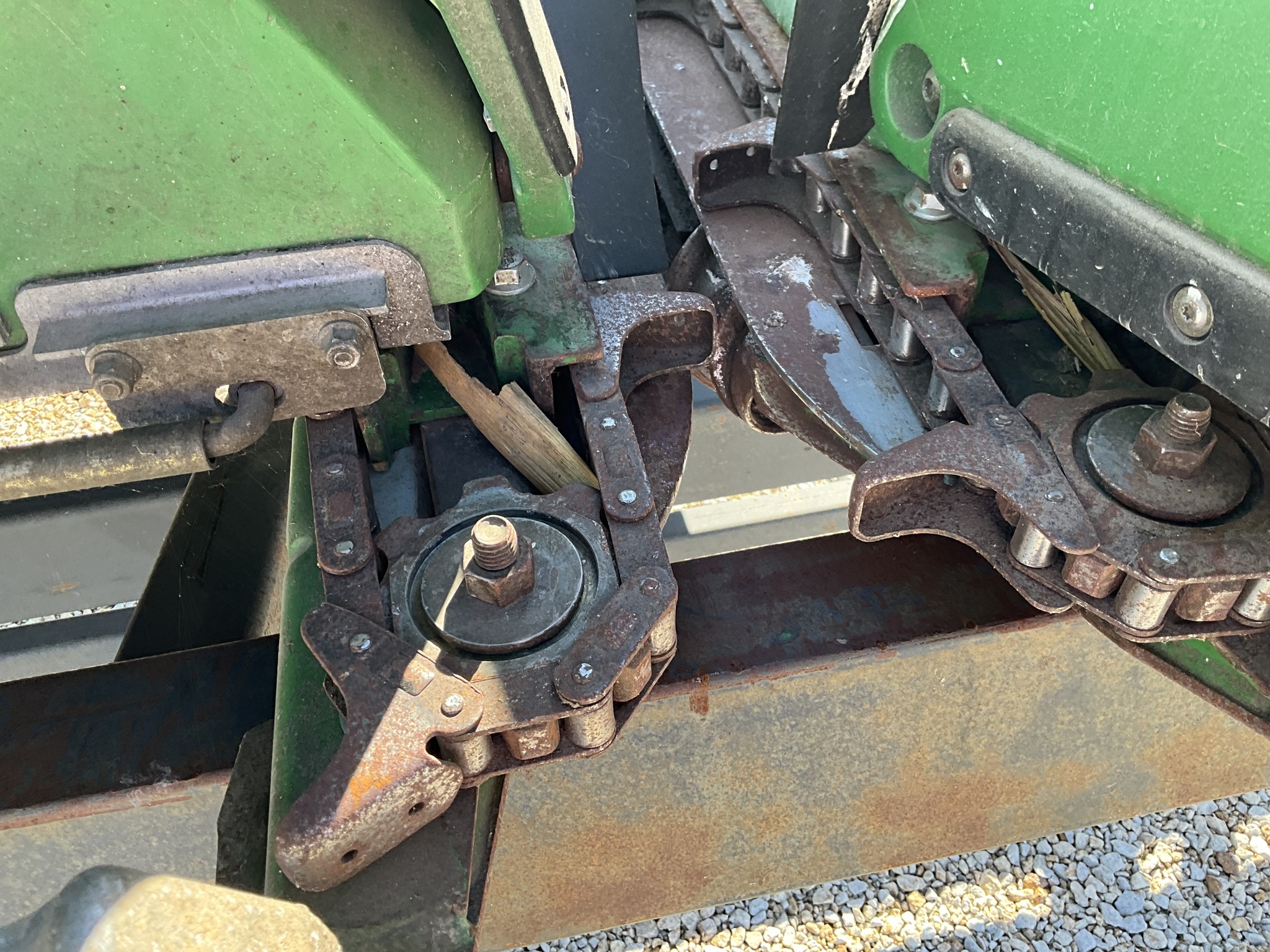 2010 John Deere 608C Corn Head