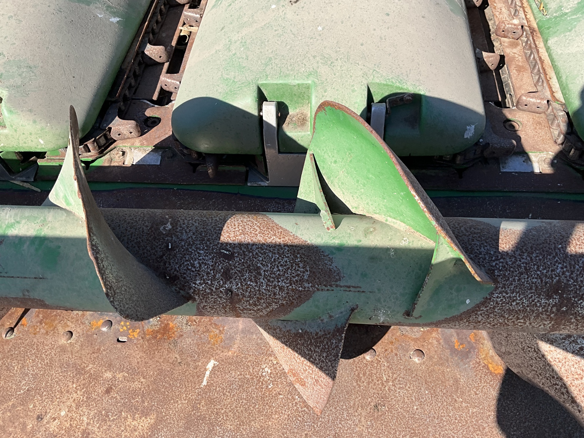2010 John Deere 608C Corn Head