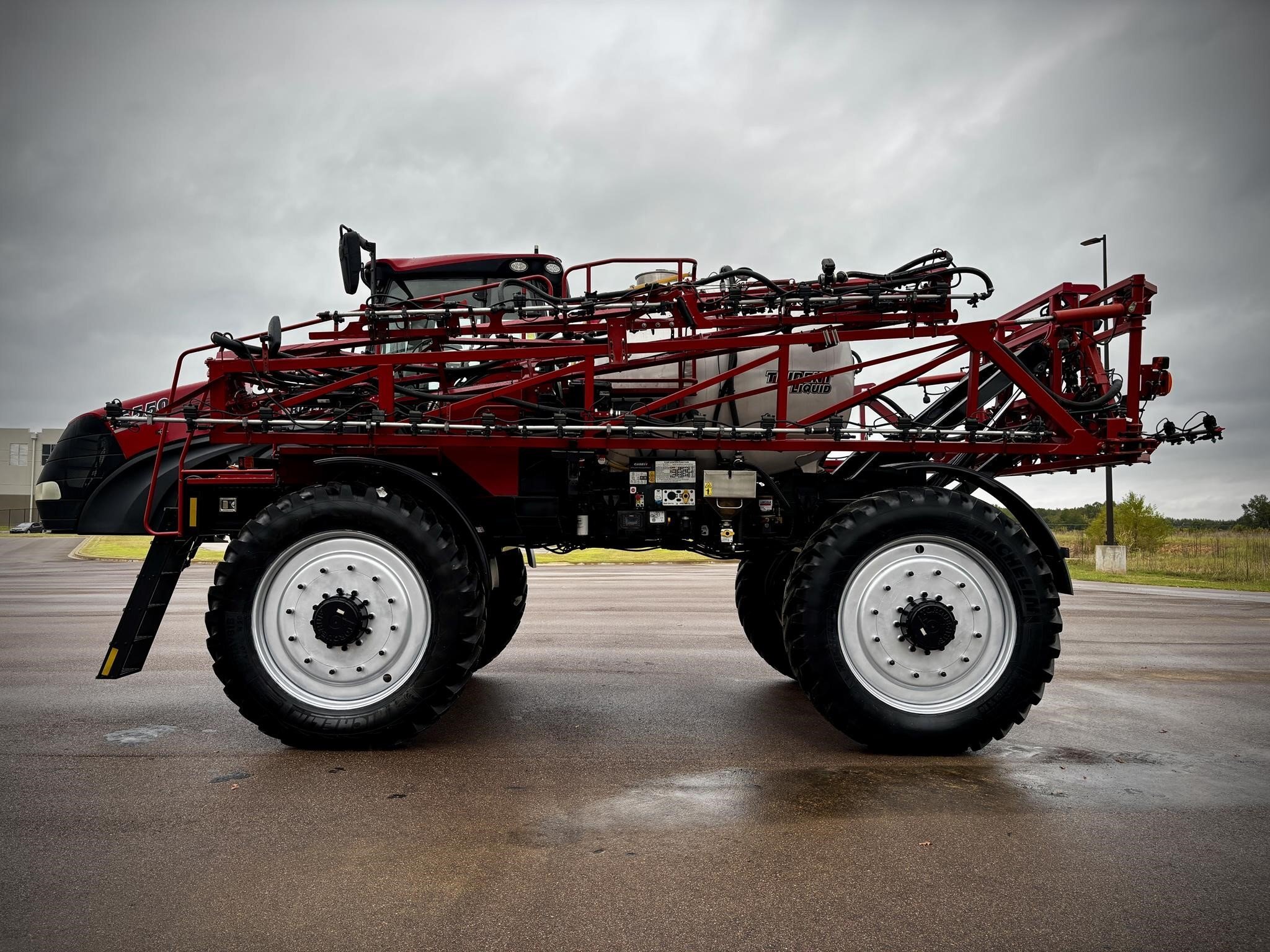 2019 Case IH TRIDENT 5550 Self-Propelled Sprayer