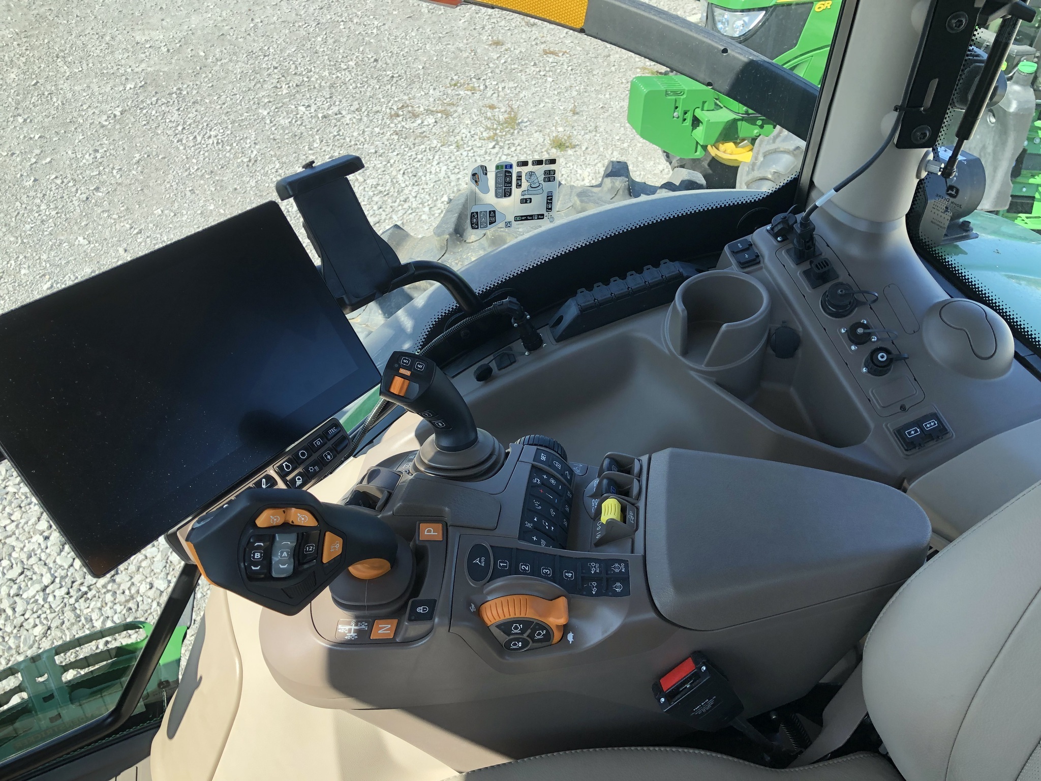 2024 John Deere 6R 195 Tractor