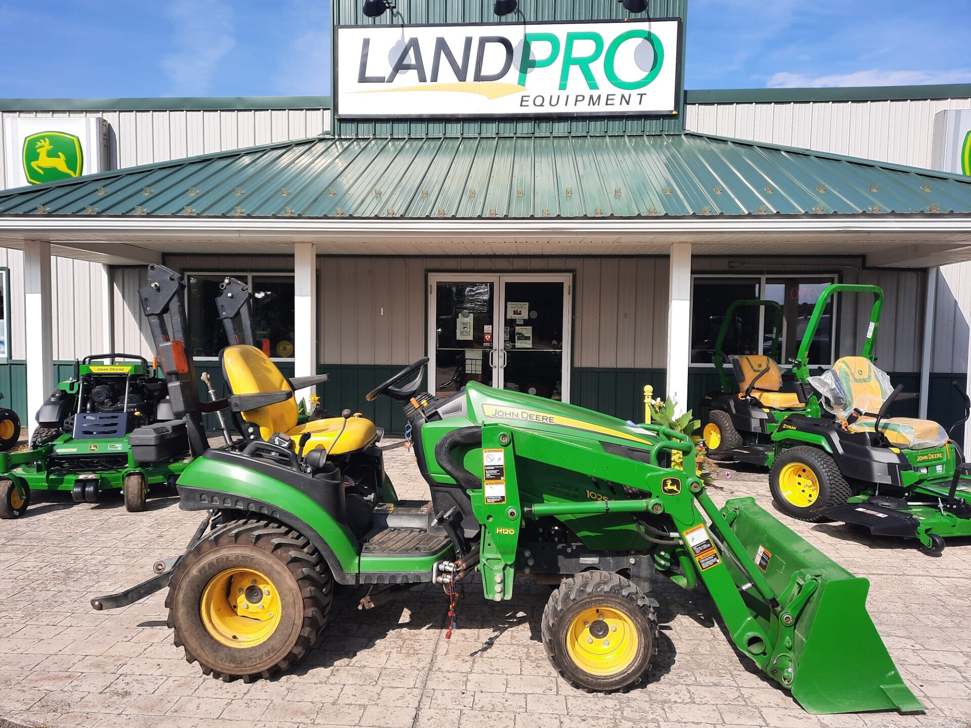2015 John Deere 1025R Tractor
