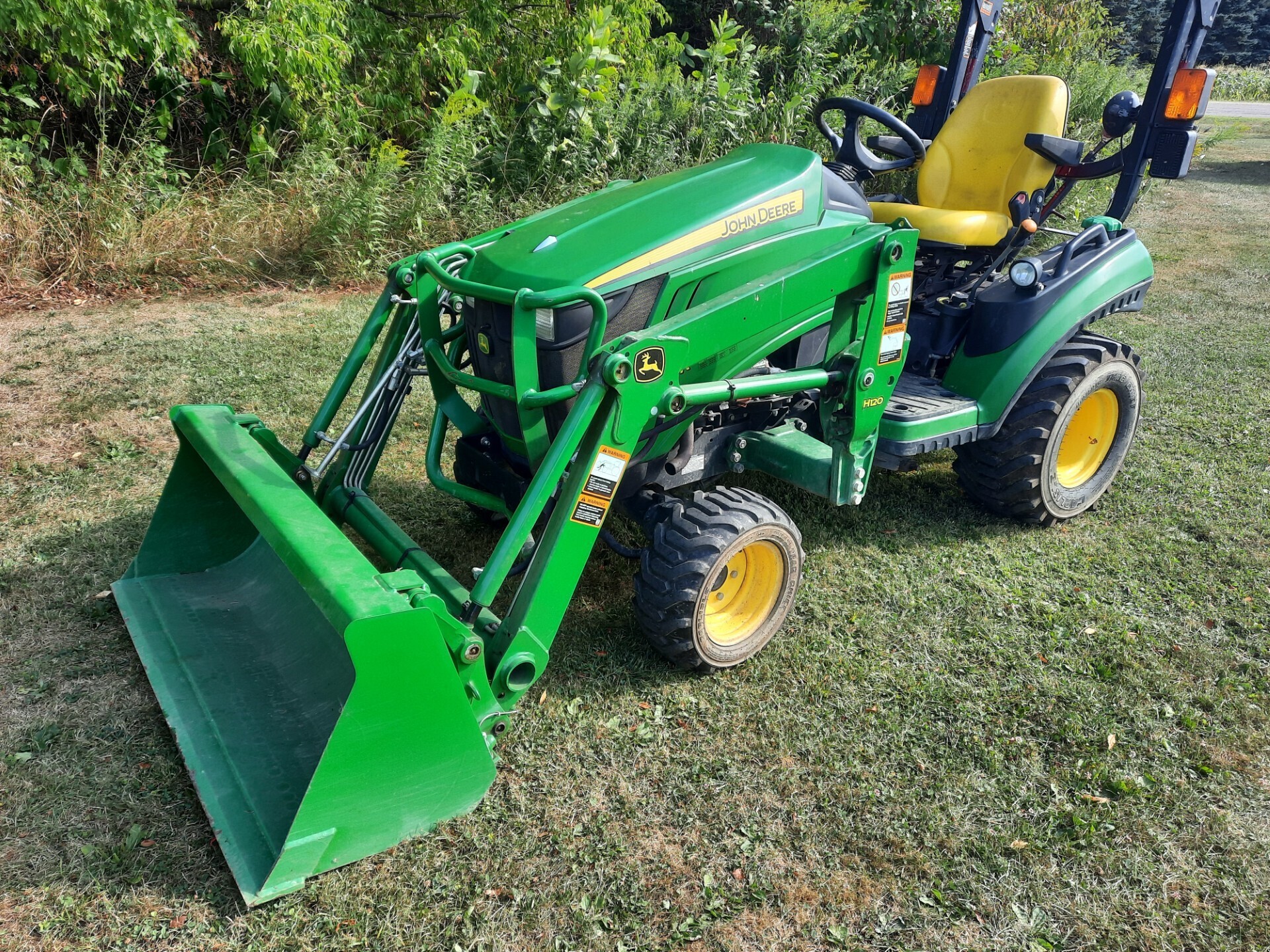 2015 John Deere 1025R Tractor