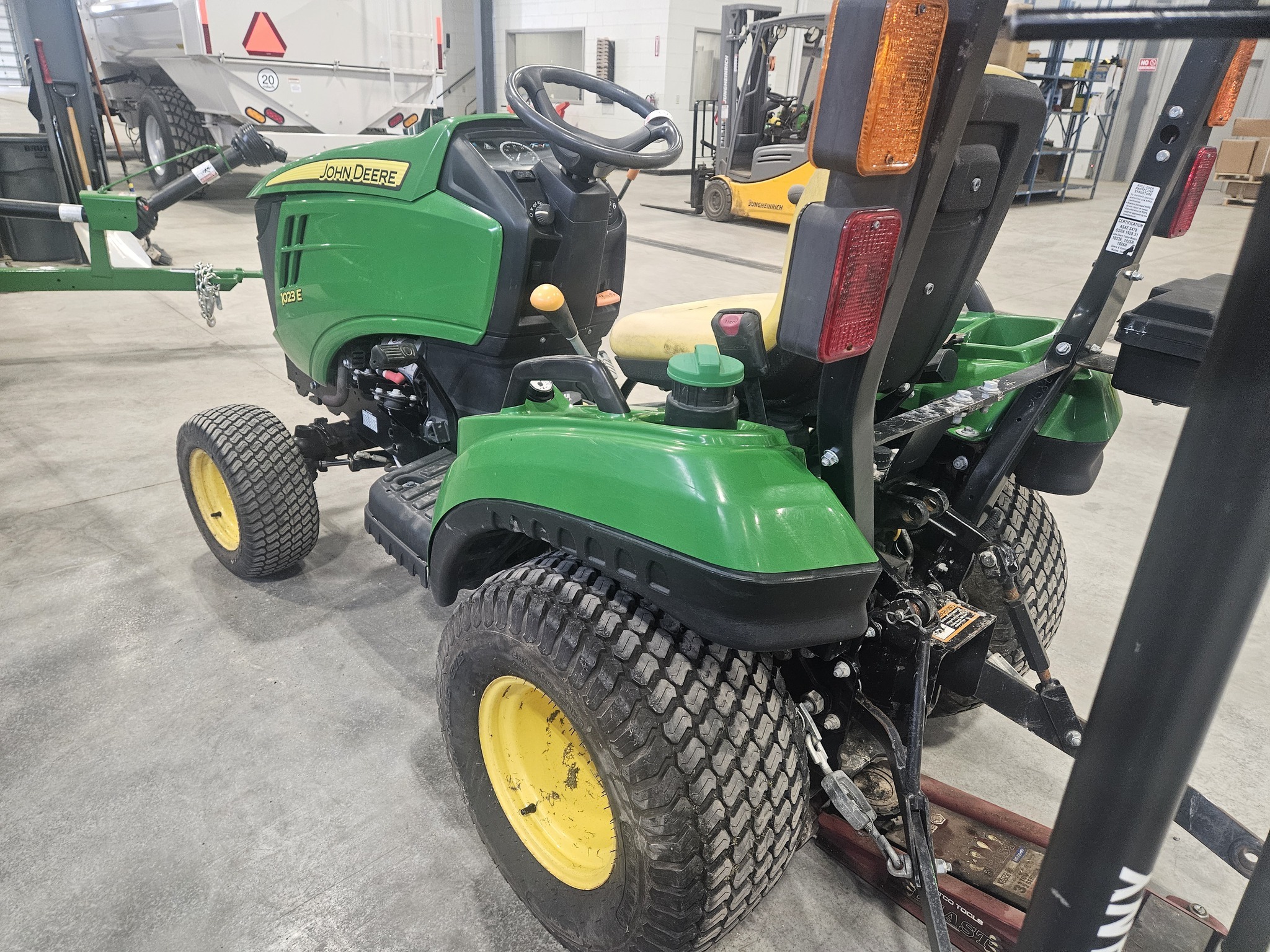 2017 John Deere 1023E Tractor
