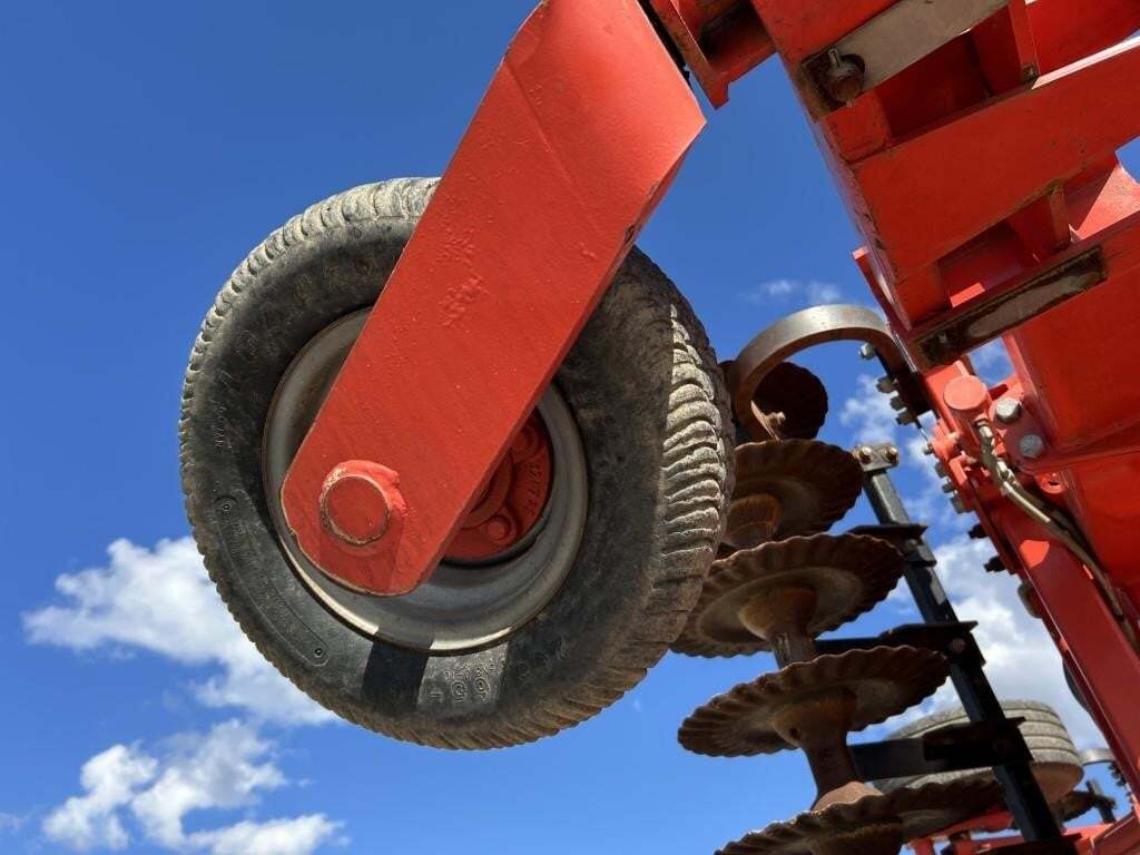 2013 Krause Excelerator 8000 Vertical Tillage
