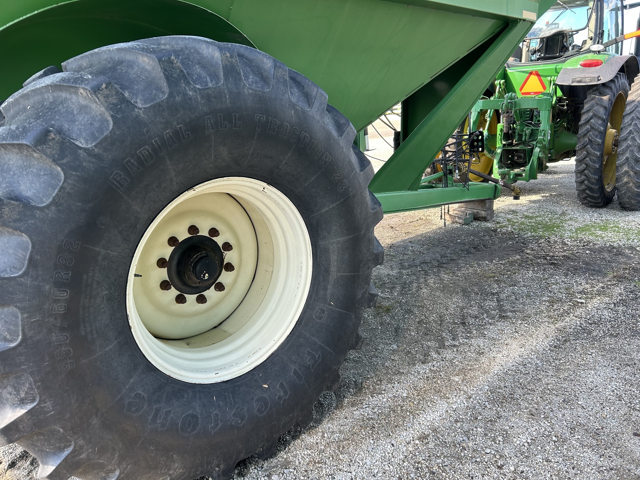 2010 J&M 1000-20 Grain Cart