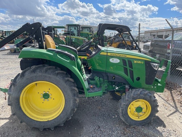 2022 John Deere 3025D Tractor