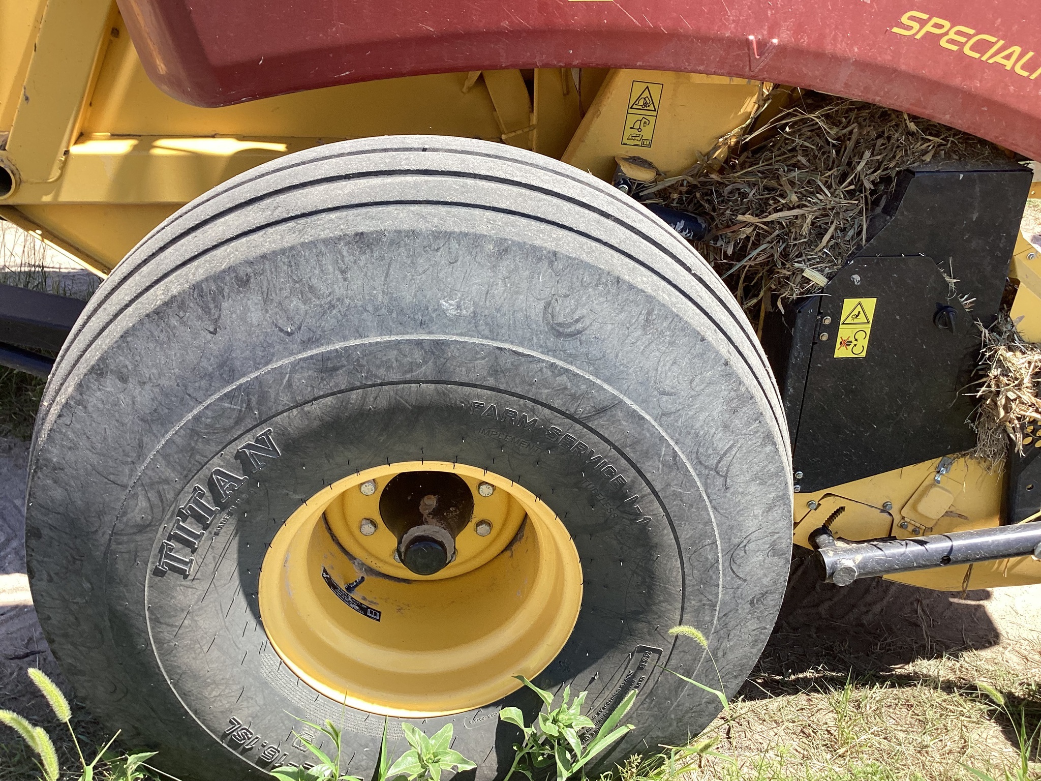 2022 New Holland Roll-Belt 560 Round Baler