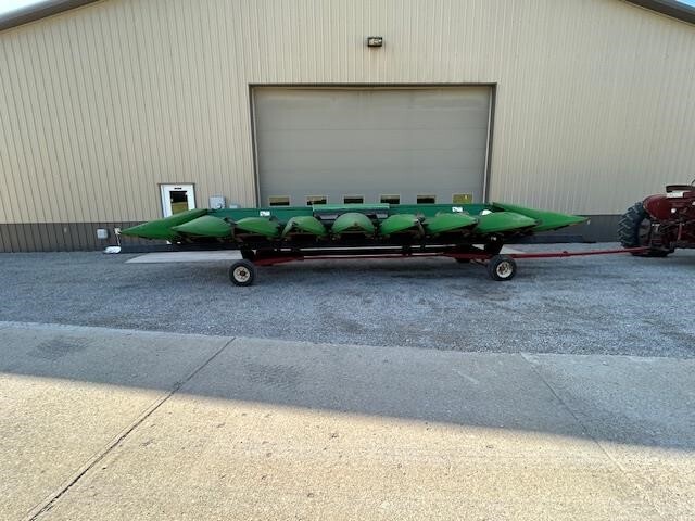 John Deere 844 Corn Head