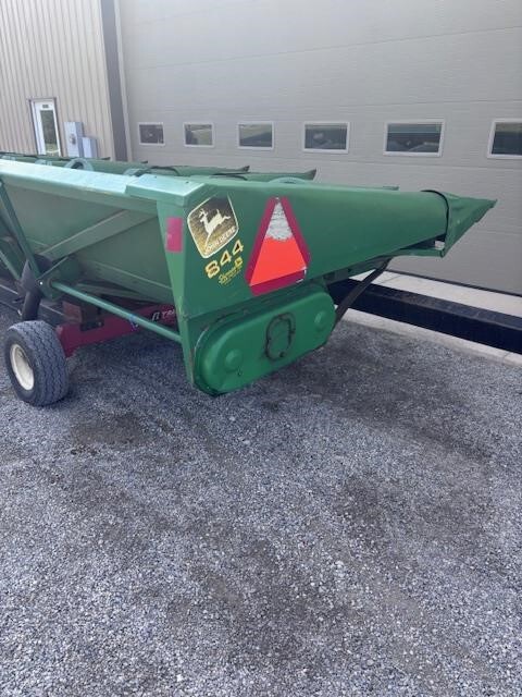  John Deere 844 Corn Head