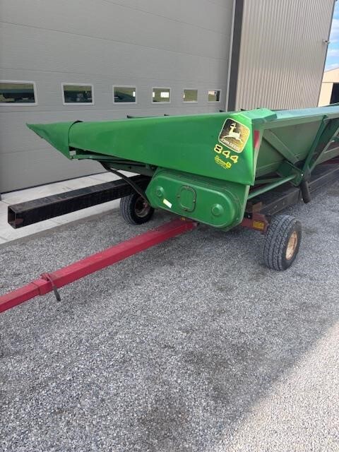  John Deere 844 Corn Head