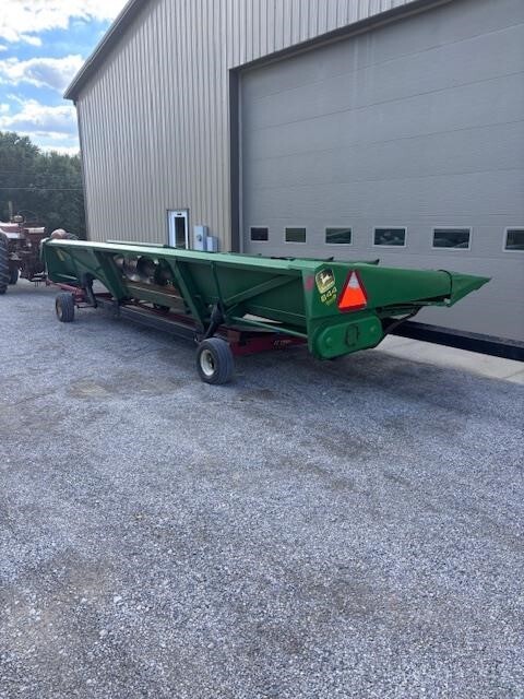  John Deere 844 Corn Head