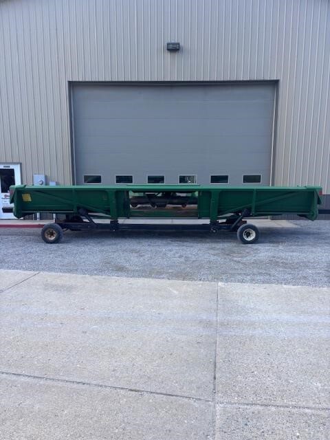  John Deere 844 Corn Head