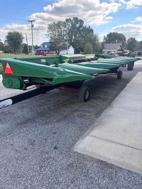  John Deere 844 Corn Head