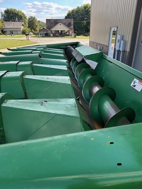  John Deere 844 Corn Head