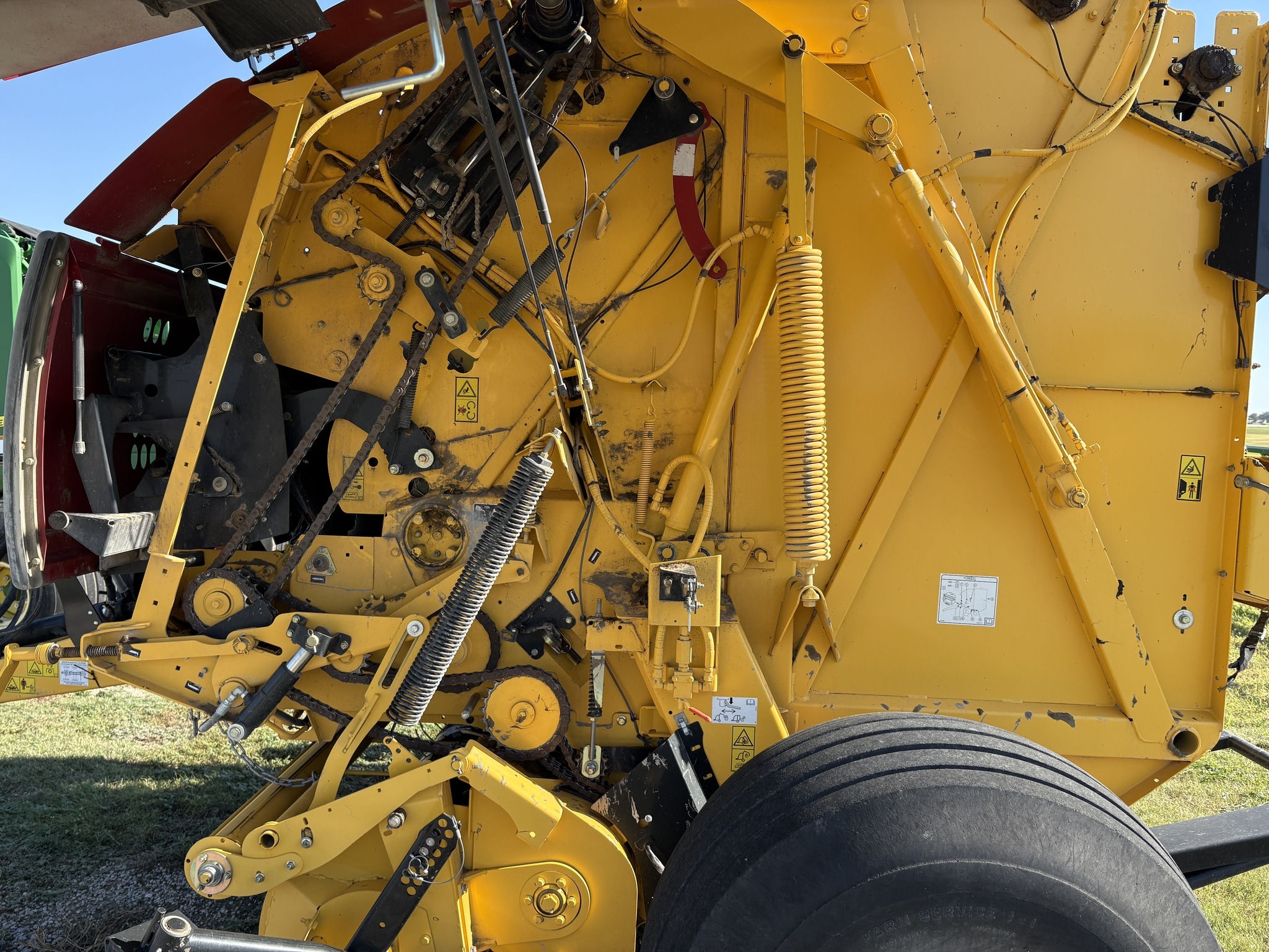 2022 New Holland Roll-Belt 560 Round Baler