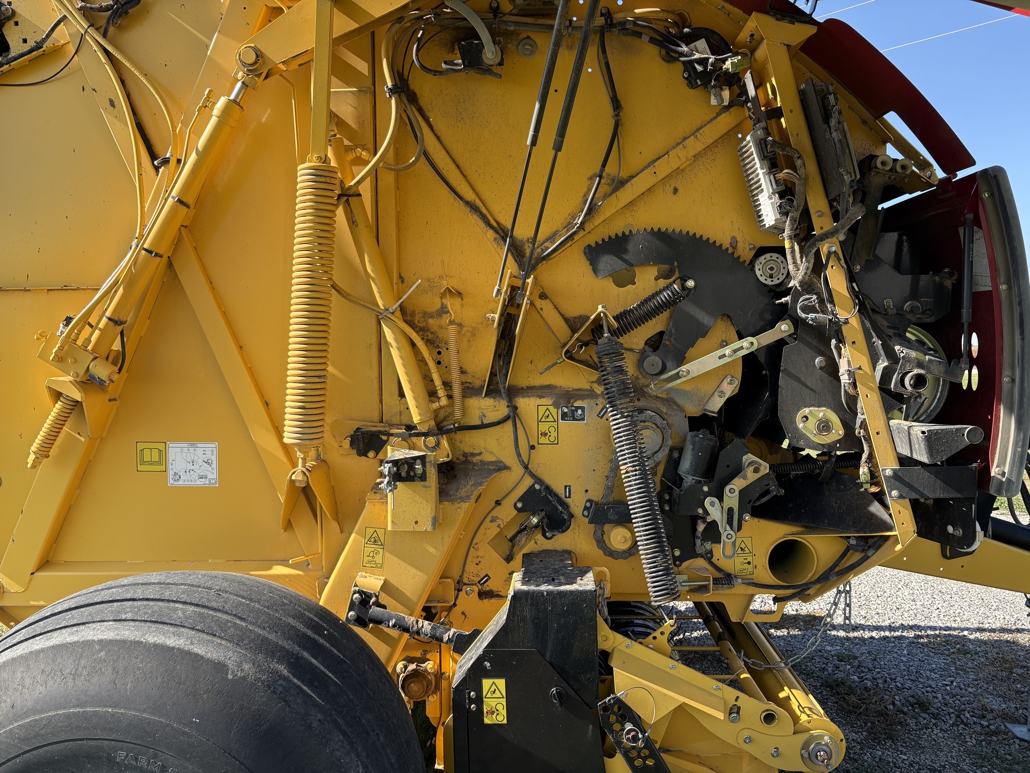 2022 New Holland Roll-Belt 560 Round Baler