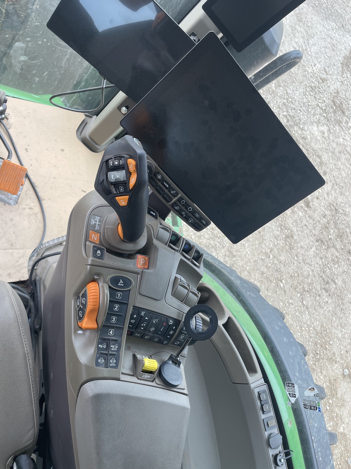 2025 John Deere 8R 370 Tractor