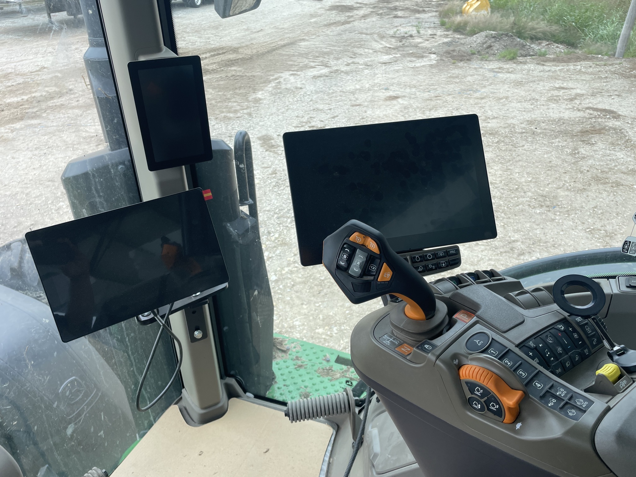 2025 John Deere 8R 370 Tractor