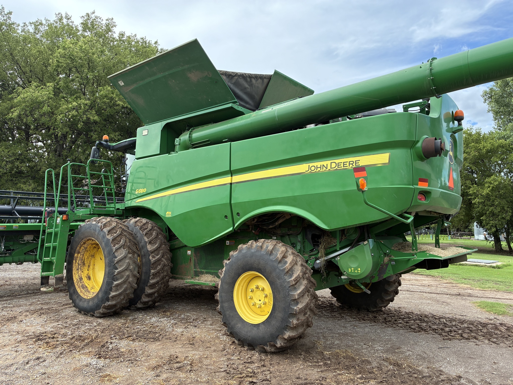 2012 John Deere S680 Combine