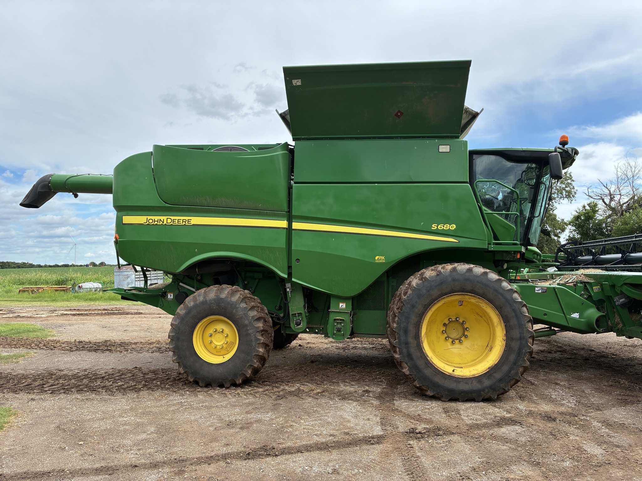 2012 John Deere S680 Combine