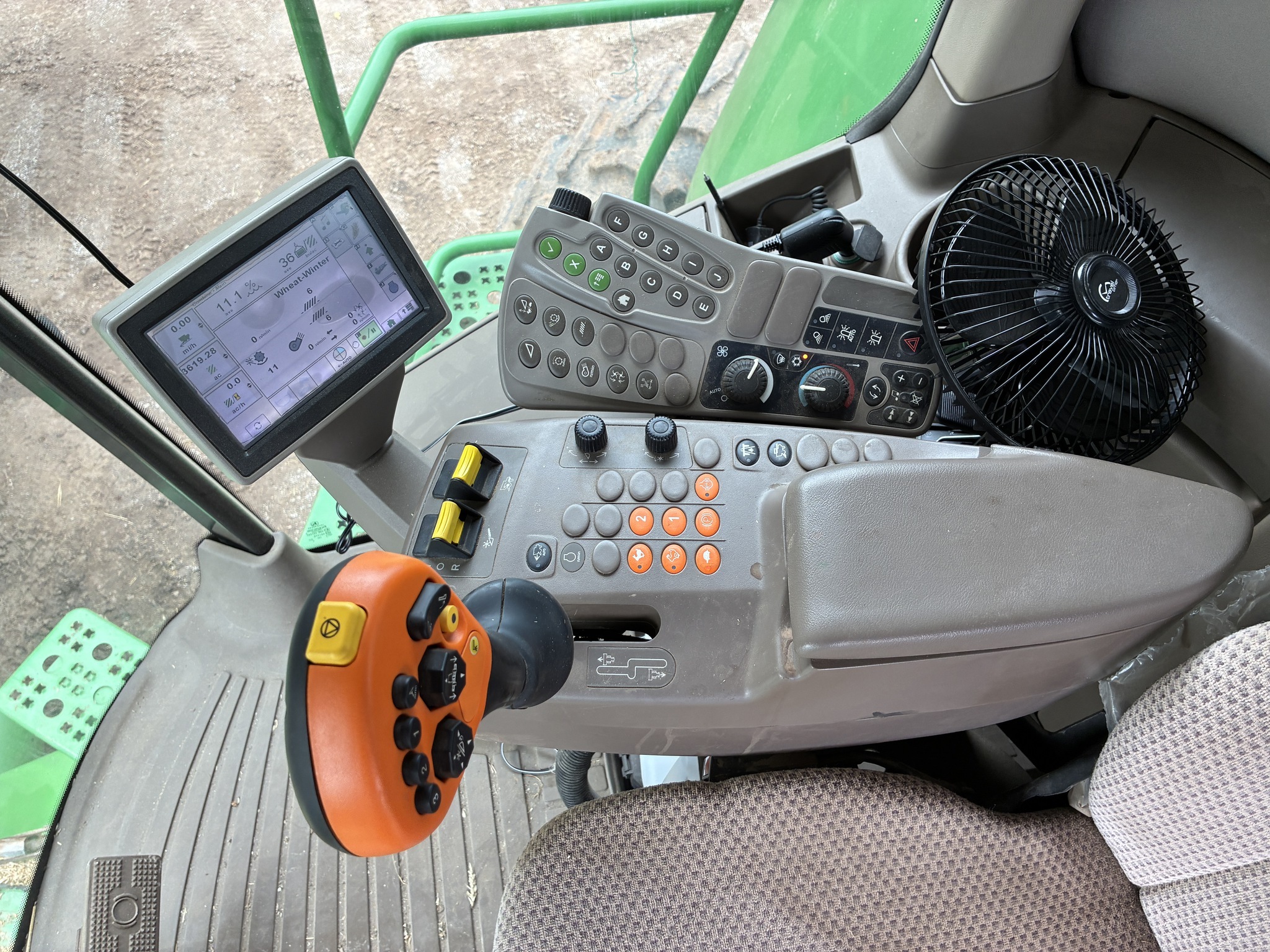 2012 John Deere S680 Combine