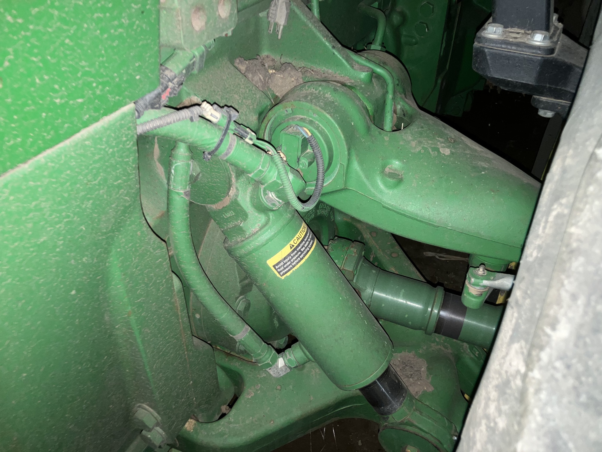 2013 John Deere 8335R Tractor