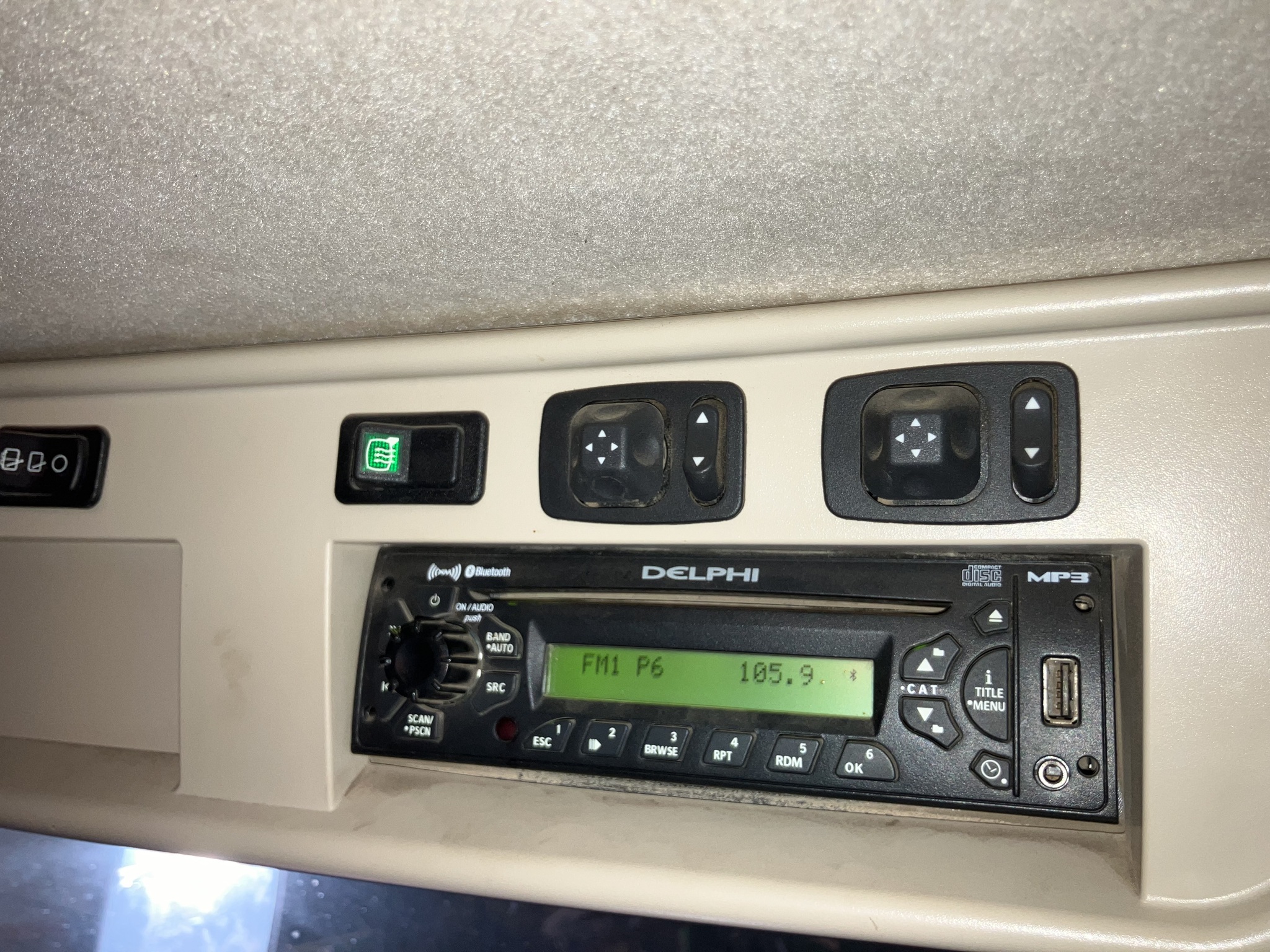 2013 John Deere 8335R Tractor