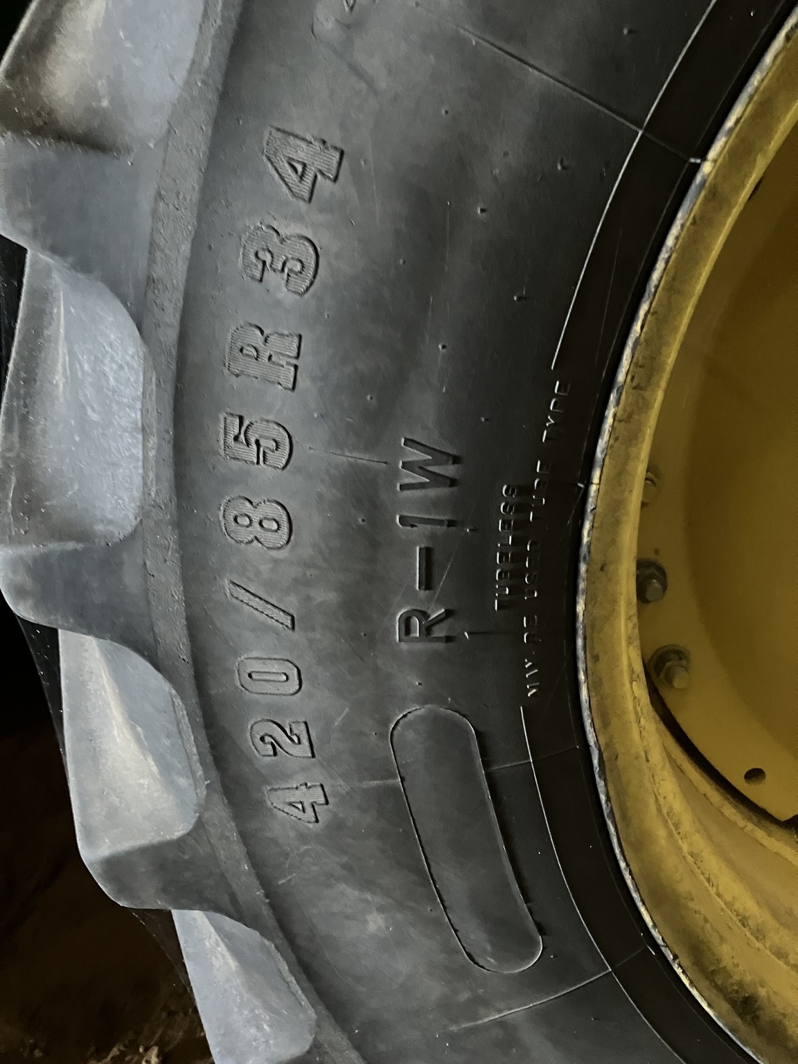 2013 John Deere 8335R Tractor