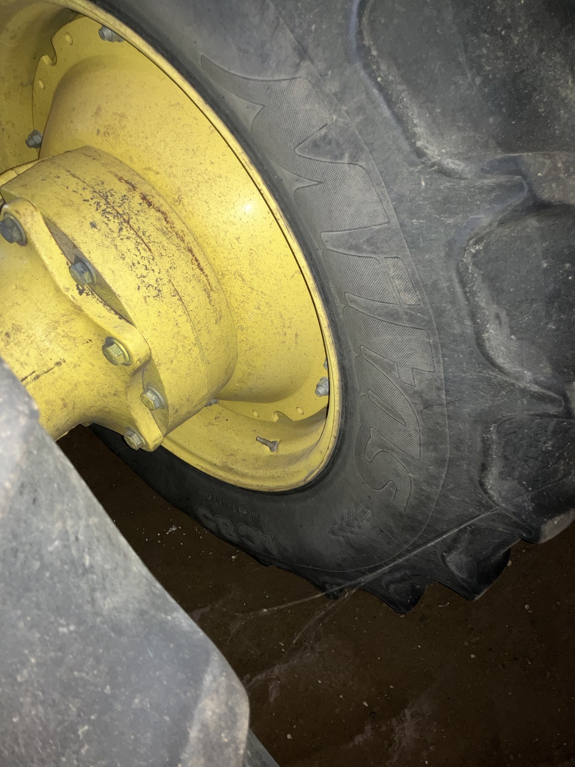 2013 John Deere 8335R Tractor