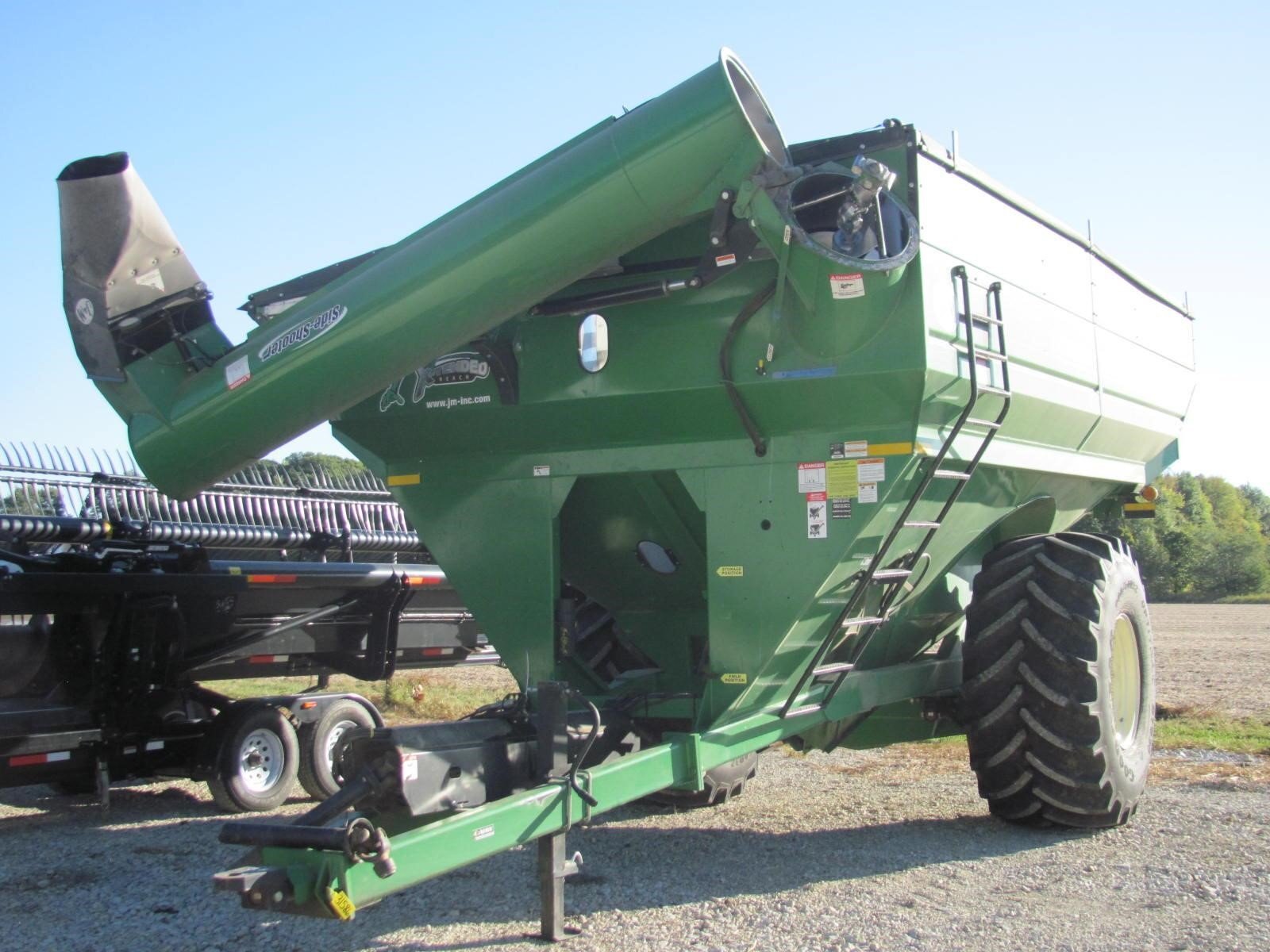 2022 J&M 1121 Grain Cart