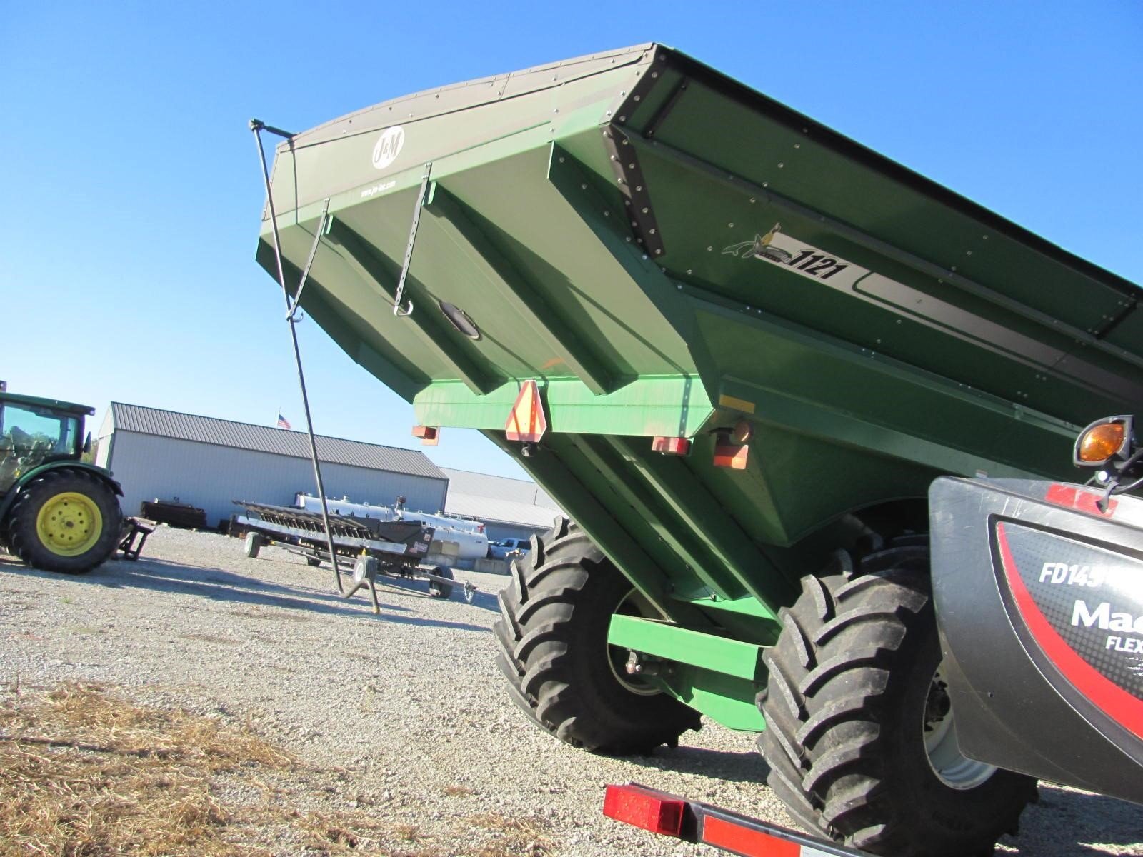 2022 J&M 1121 Grain Cart