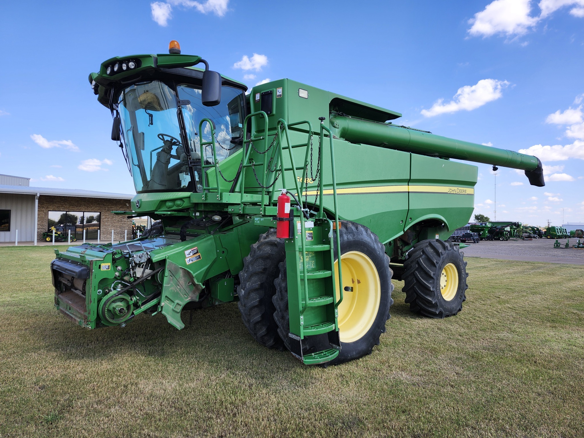 2012 John Deere S680 Combine