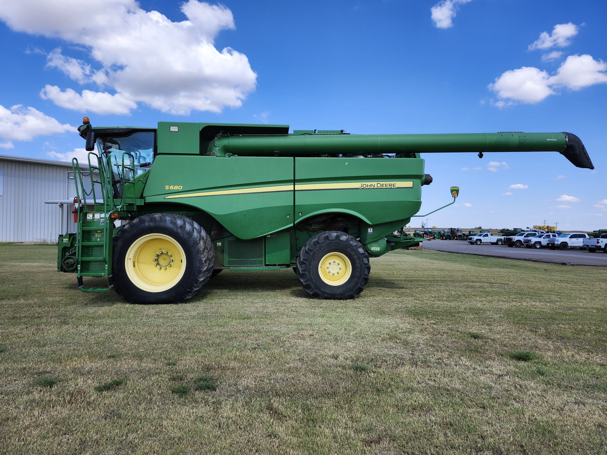 2012 John Deere S680 Combine