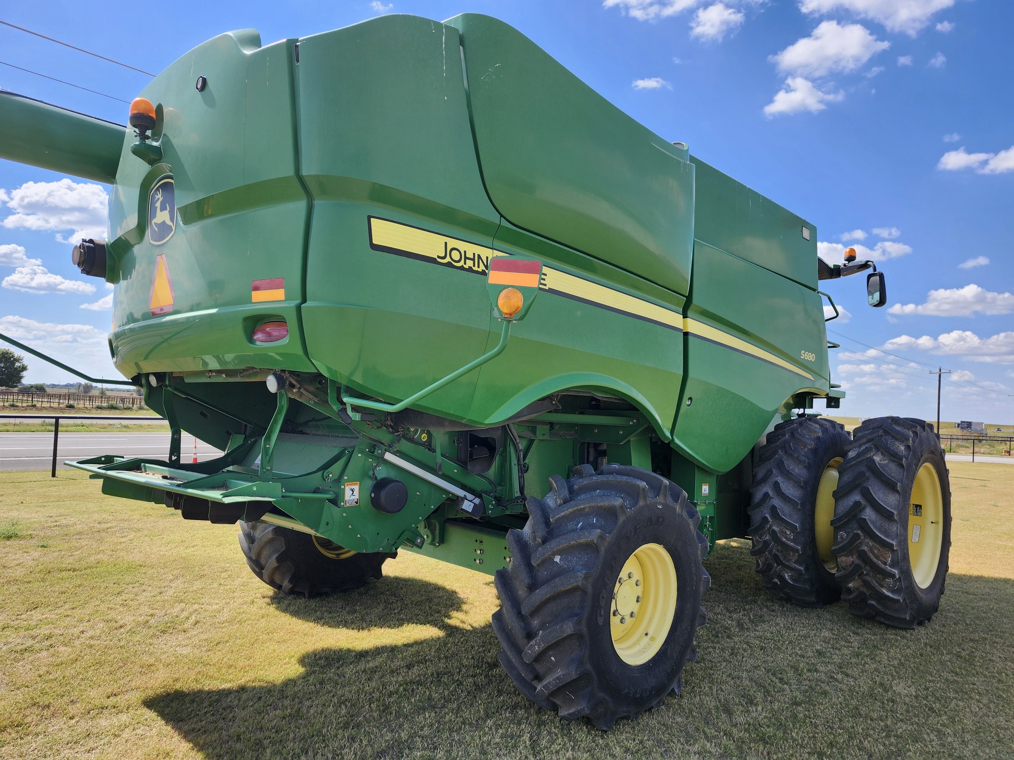 2012 John Deere S680 Combine