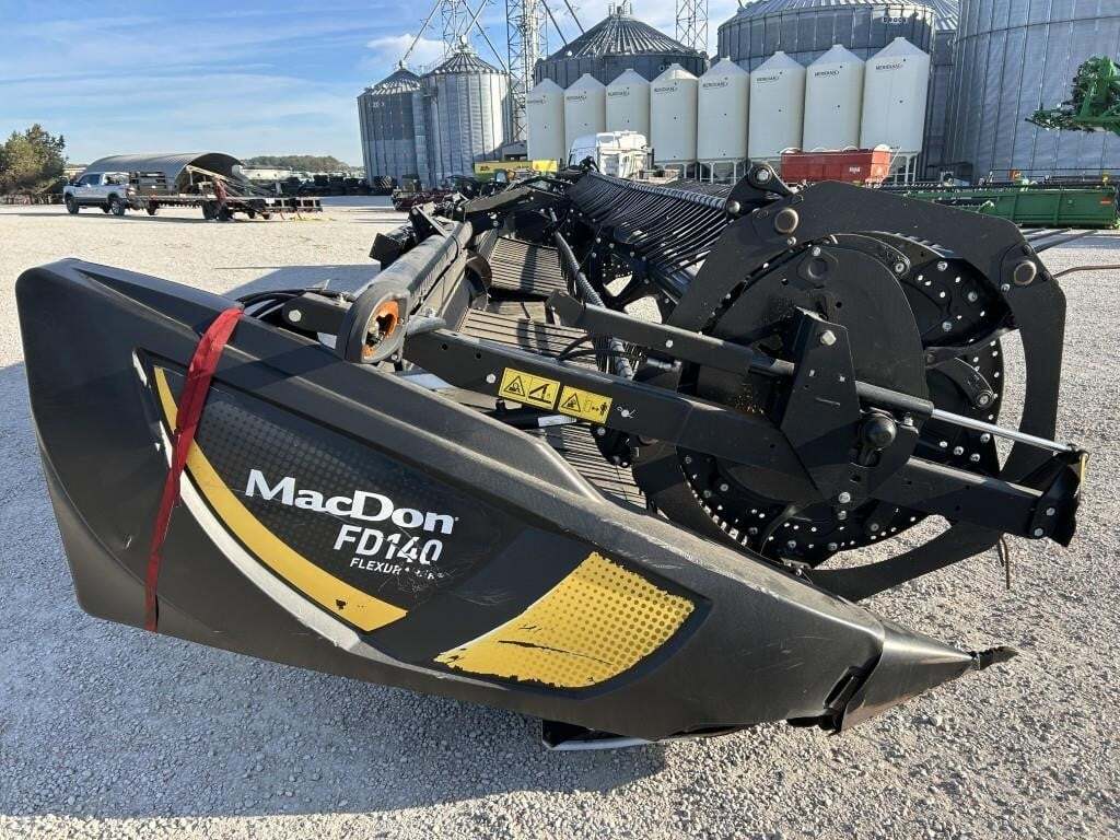 2018 MacDon FD140 Platform