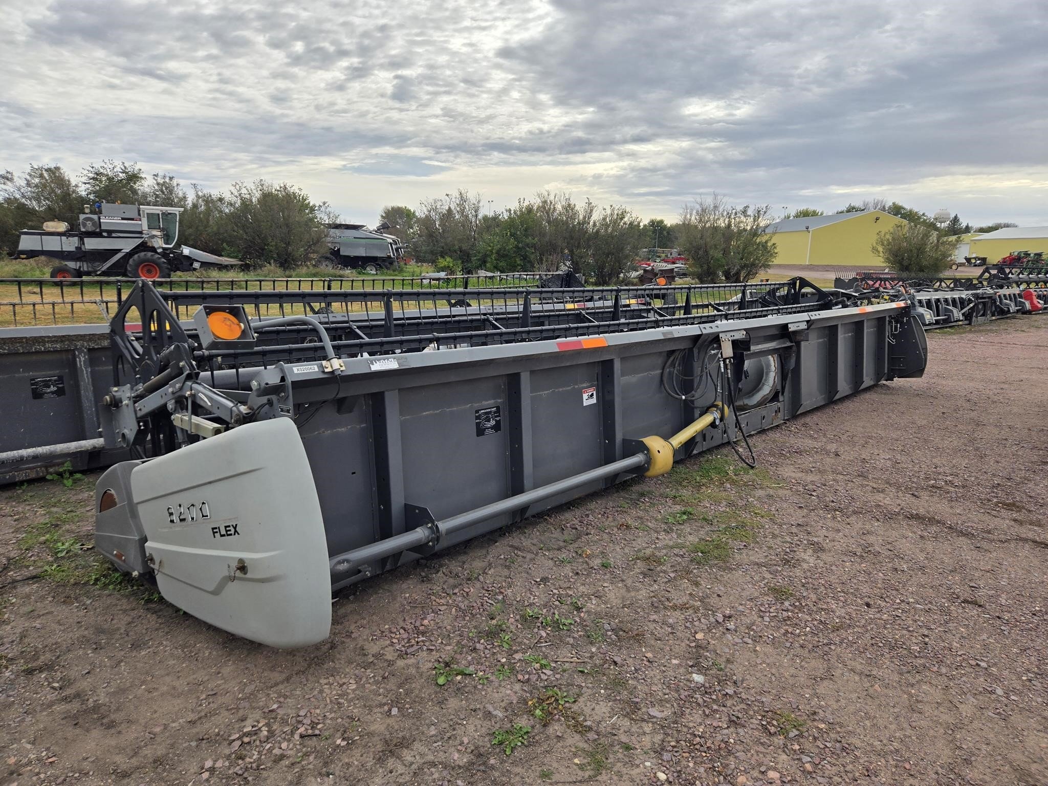 2011 Gleaner 8200 Platform