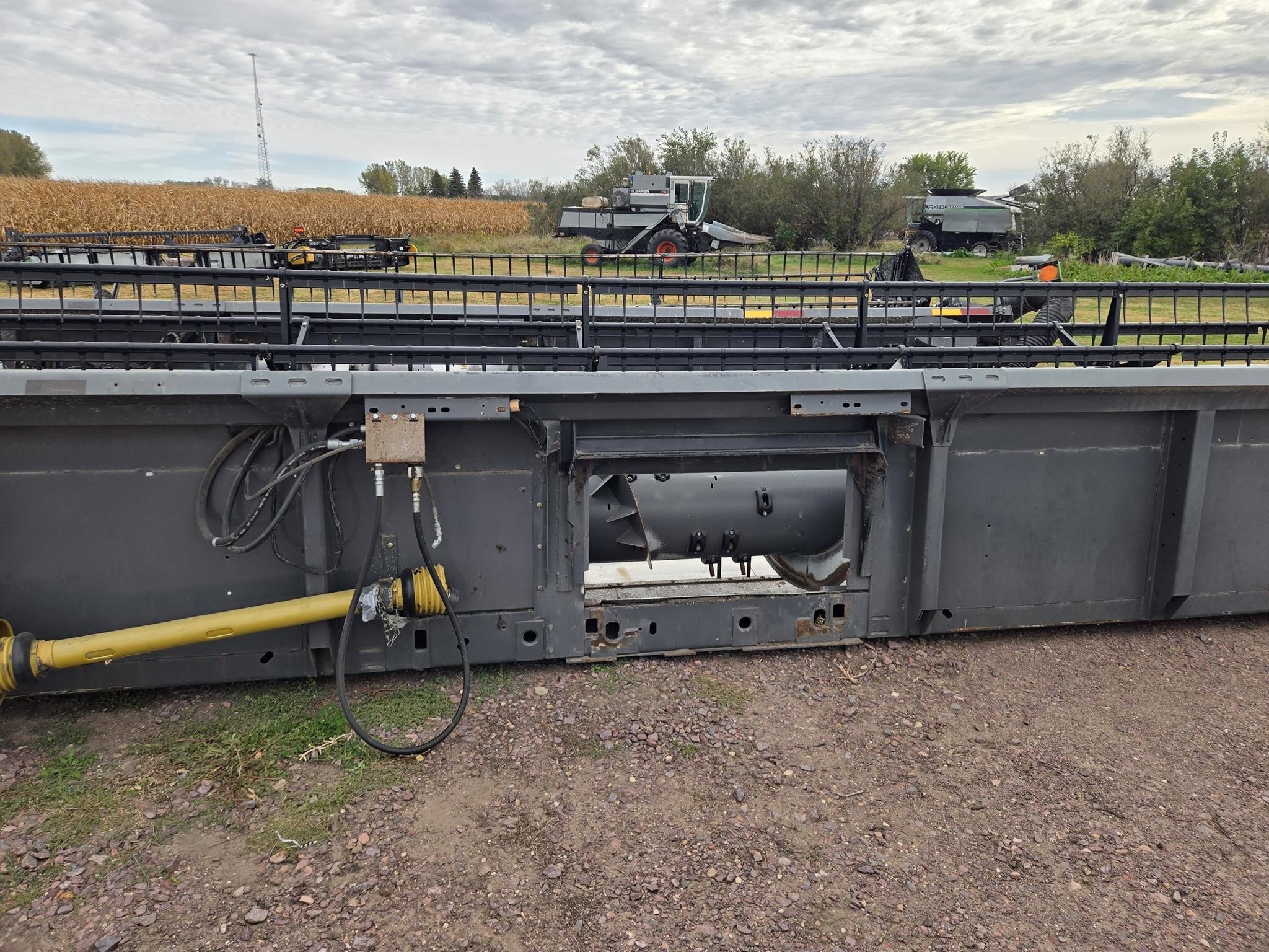 2011 Gleaner 8200 Platform