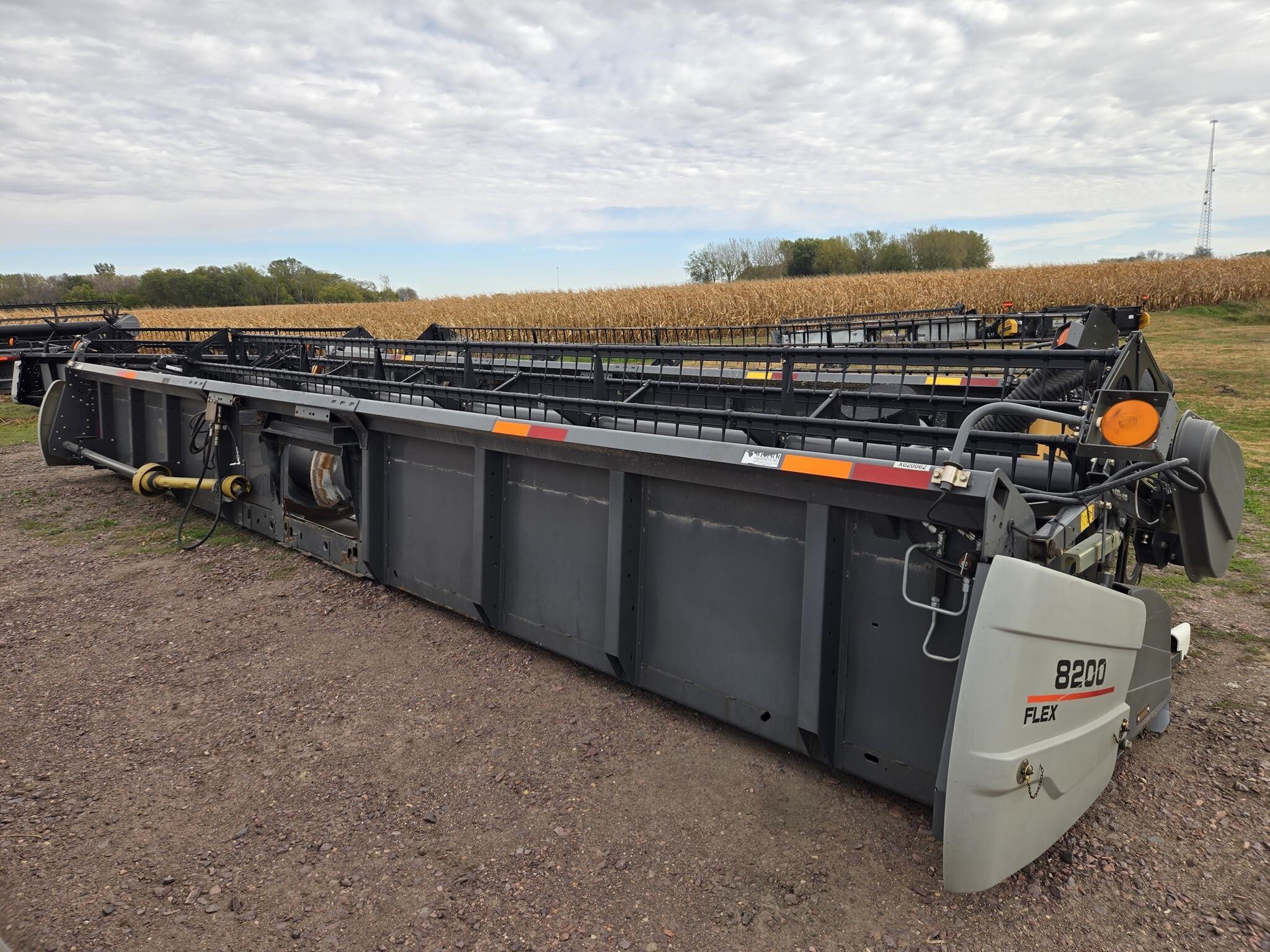 2011 Gleaner 8200 Platform