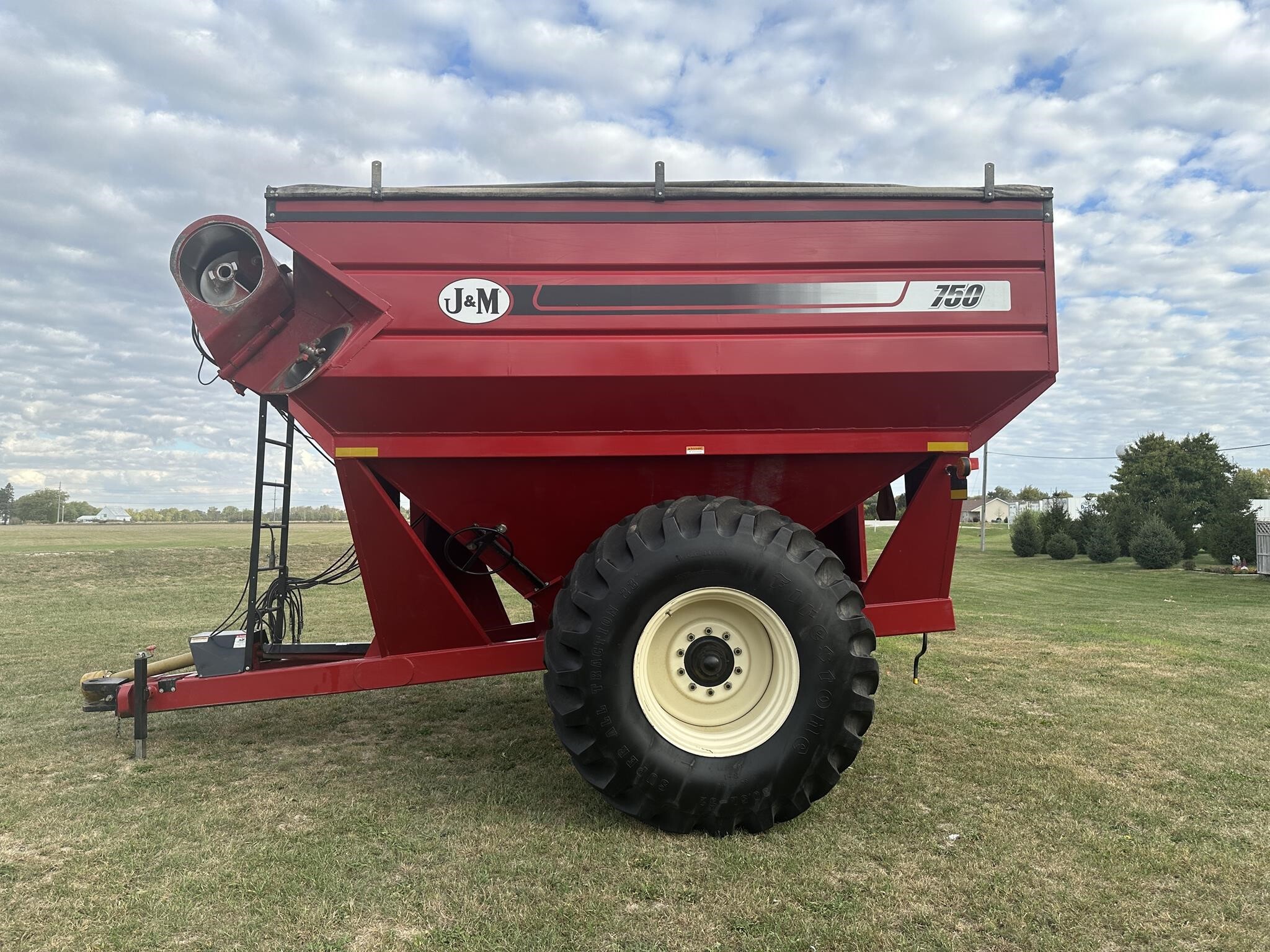 2013 J&M 750-18 Grain Cart