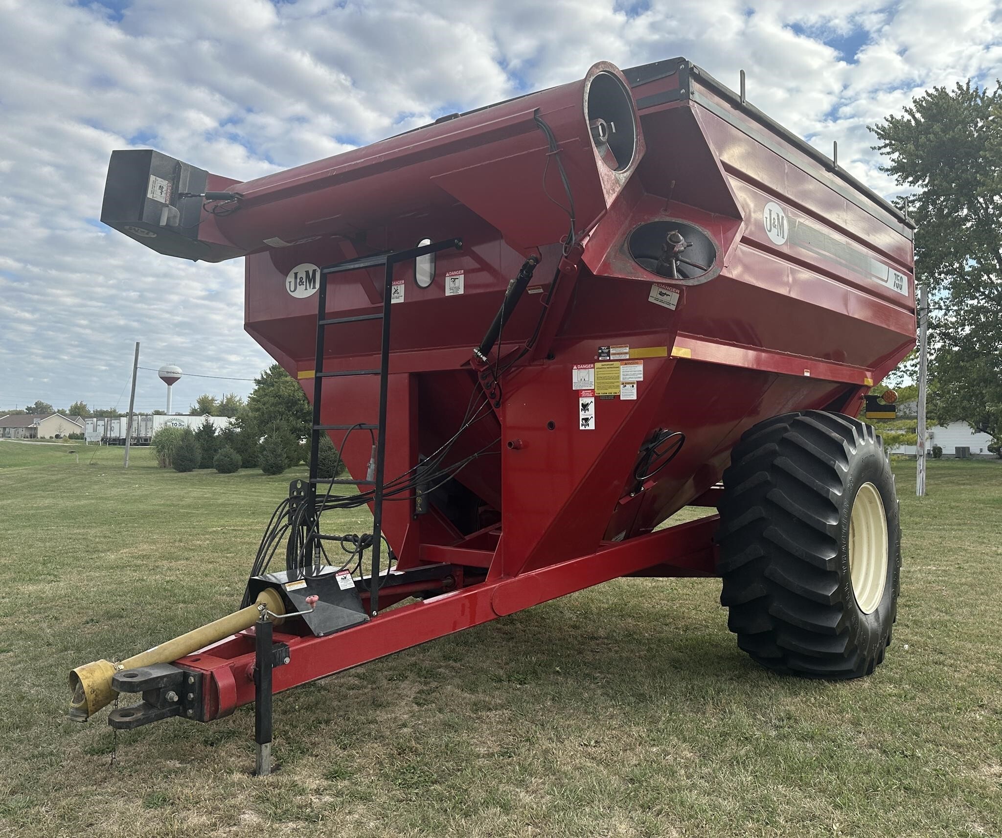 2013 J&M 750-18 Grain Cart