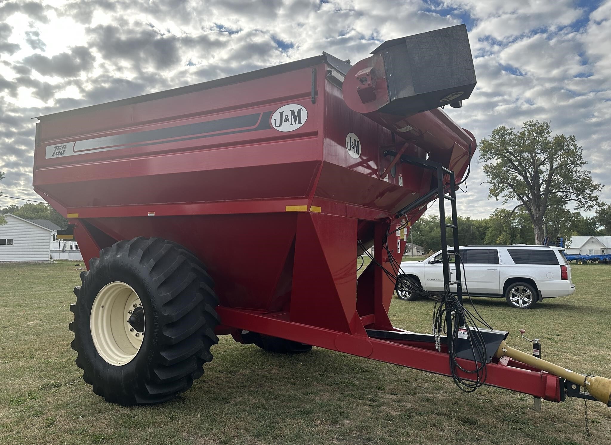 2013 J&M 750-18 Grain Cart