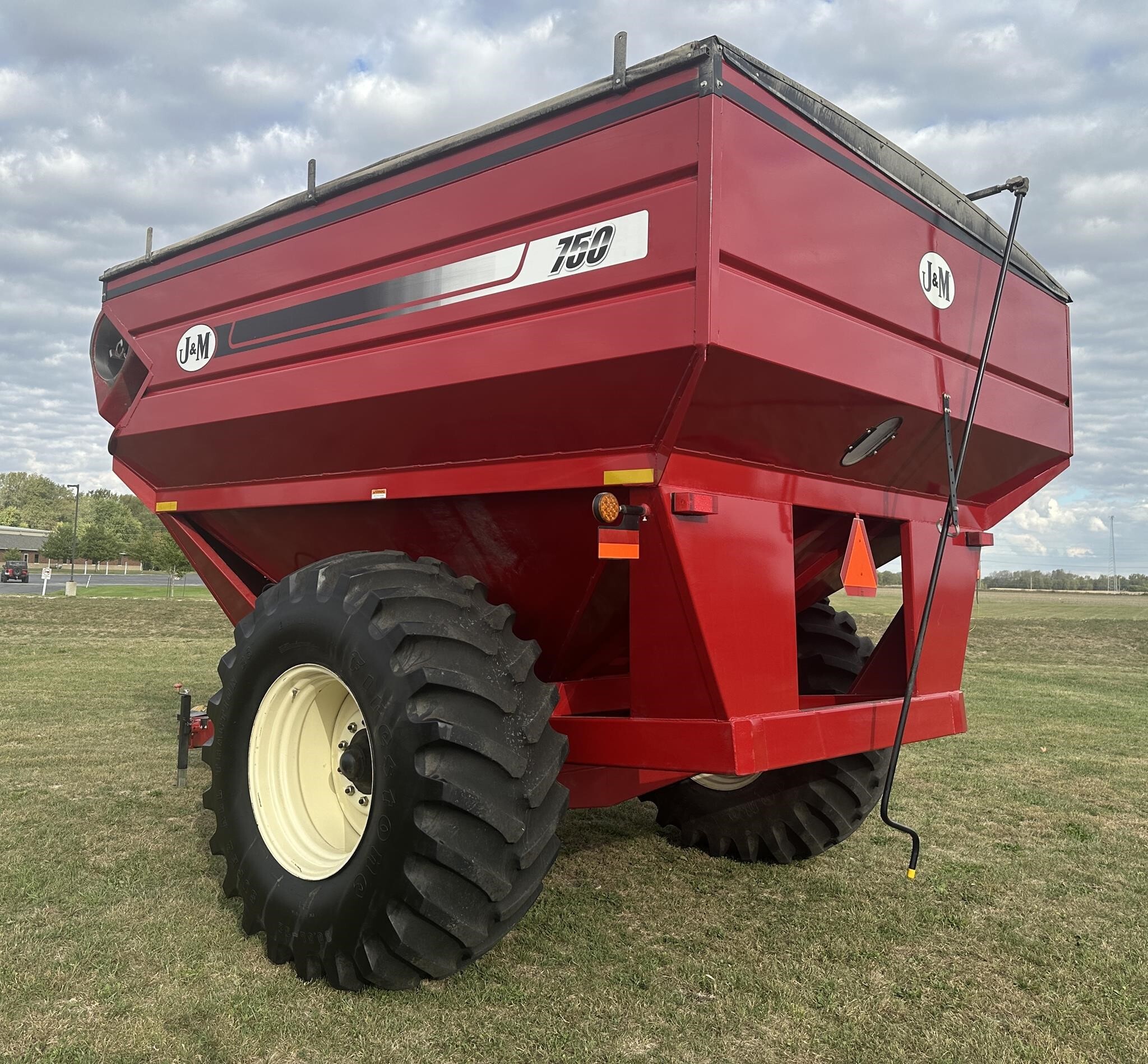2013 J&M 750-18 Grain Cart