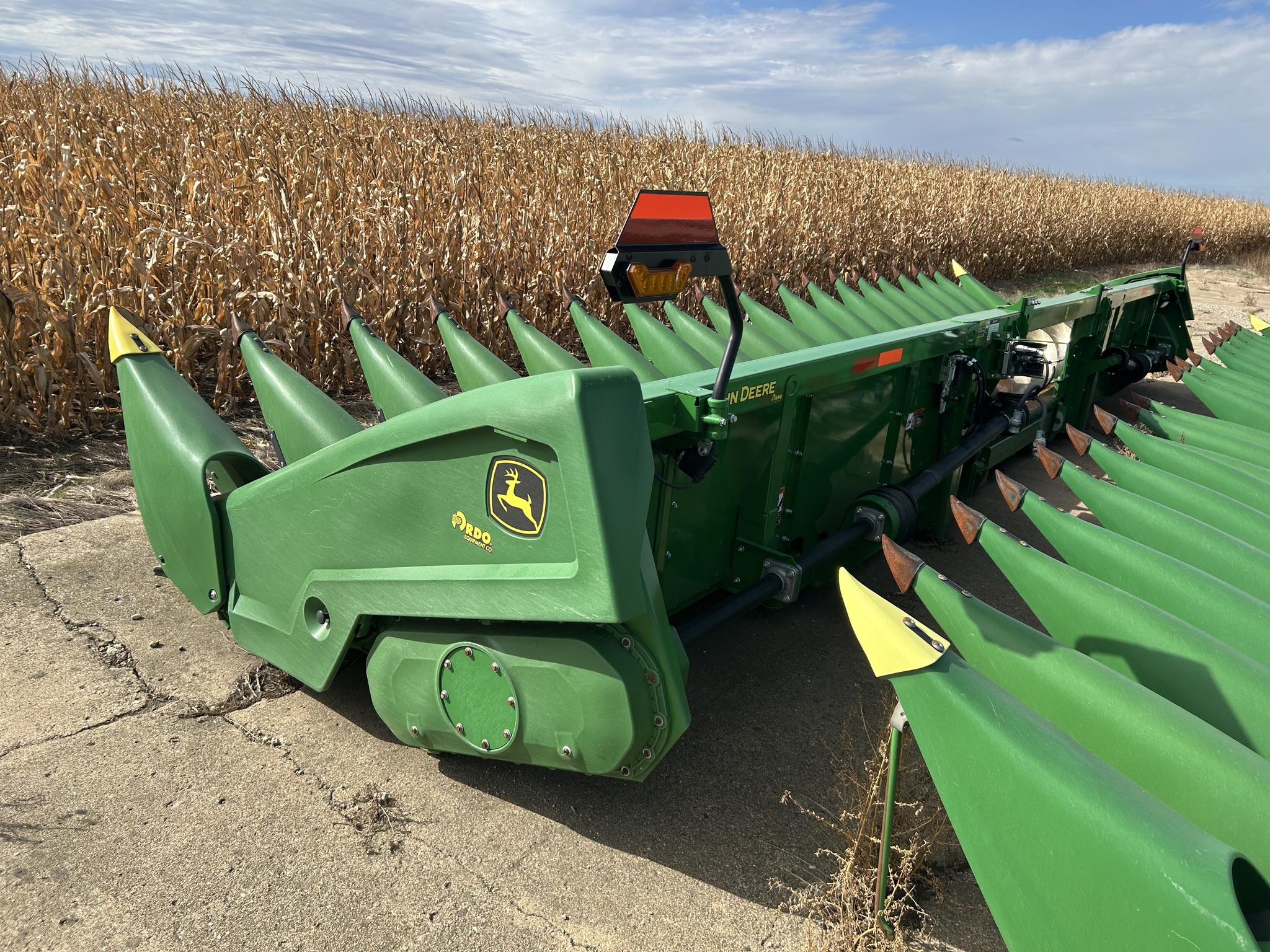 2022 John Deere C18R Corn Head