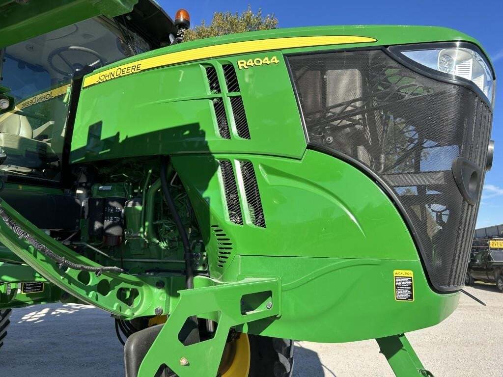 2020 John Deere R4044 Self-Propelled Sprayer